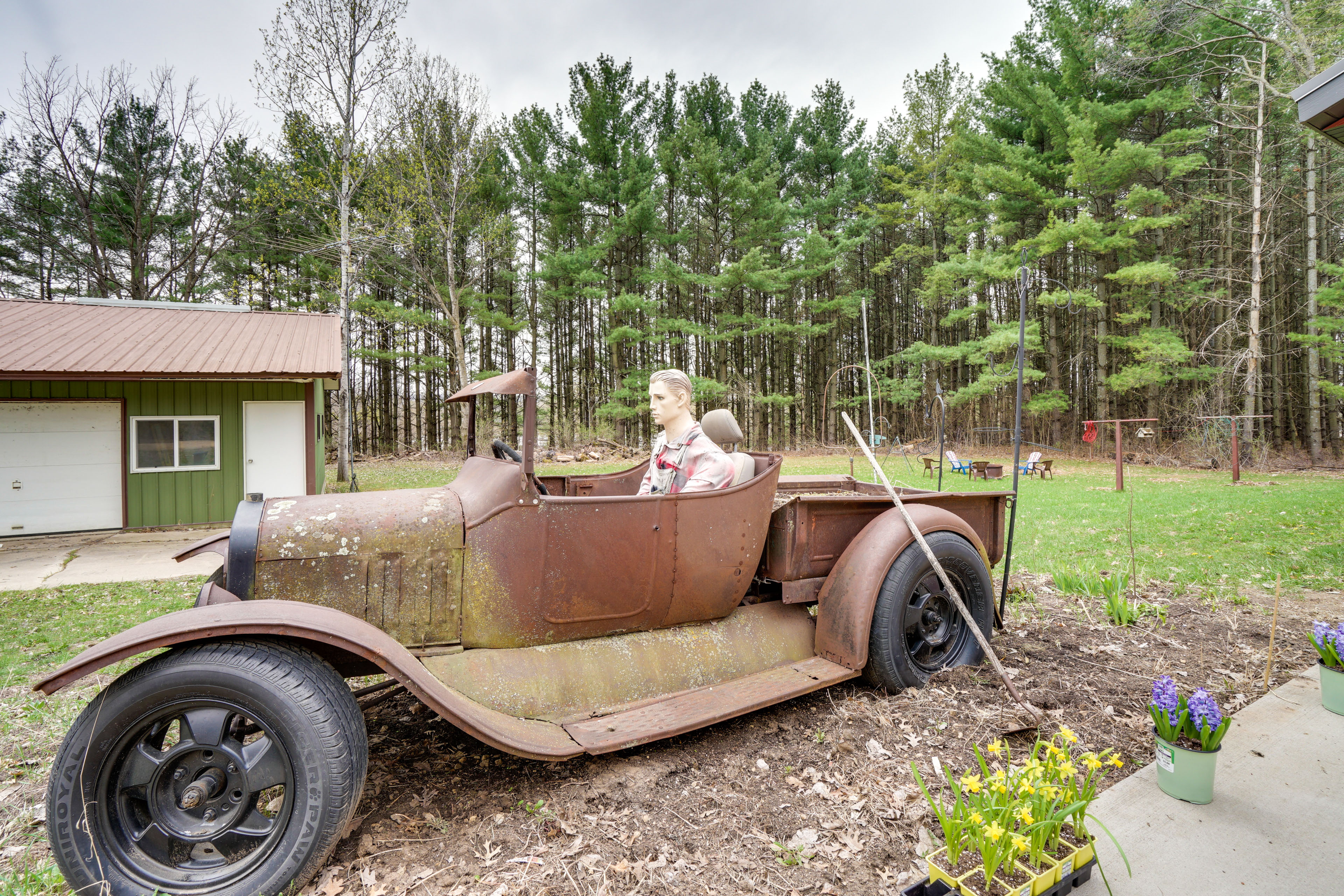 Property Image 2 - Pet-Friendly Cabin Retreat: Walk to Lake Pepin!