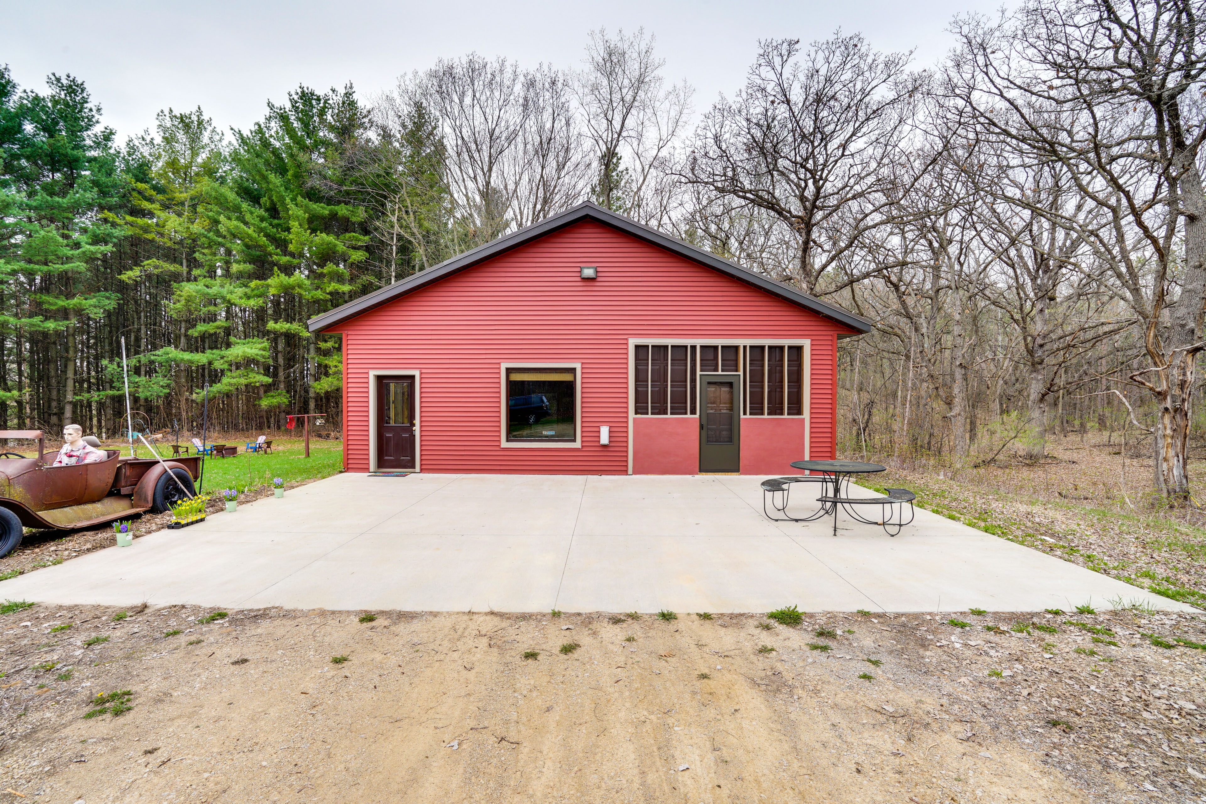 Property Image 1 - Pet-Friendly Cabin Retreat: Walk to Lake Pepin!