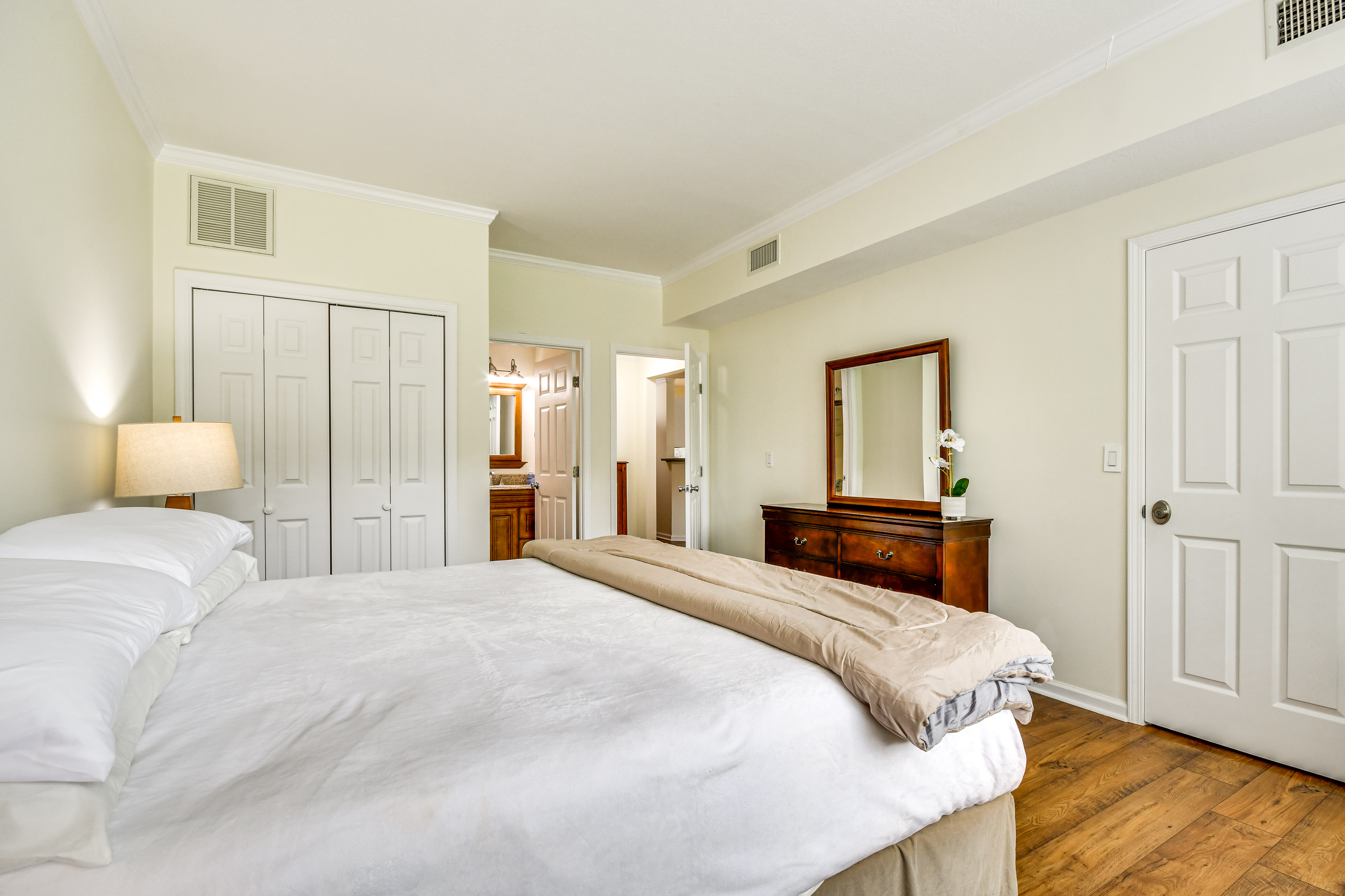 Mtn Cabin w/ Balcony & View in Burnsville!