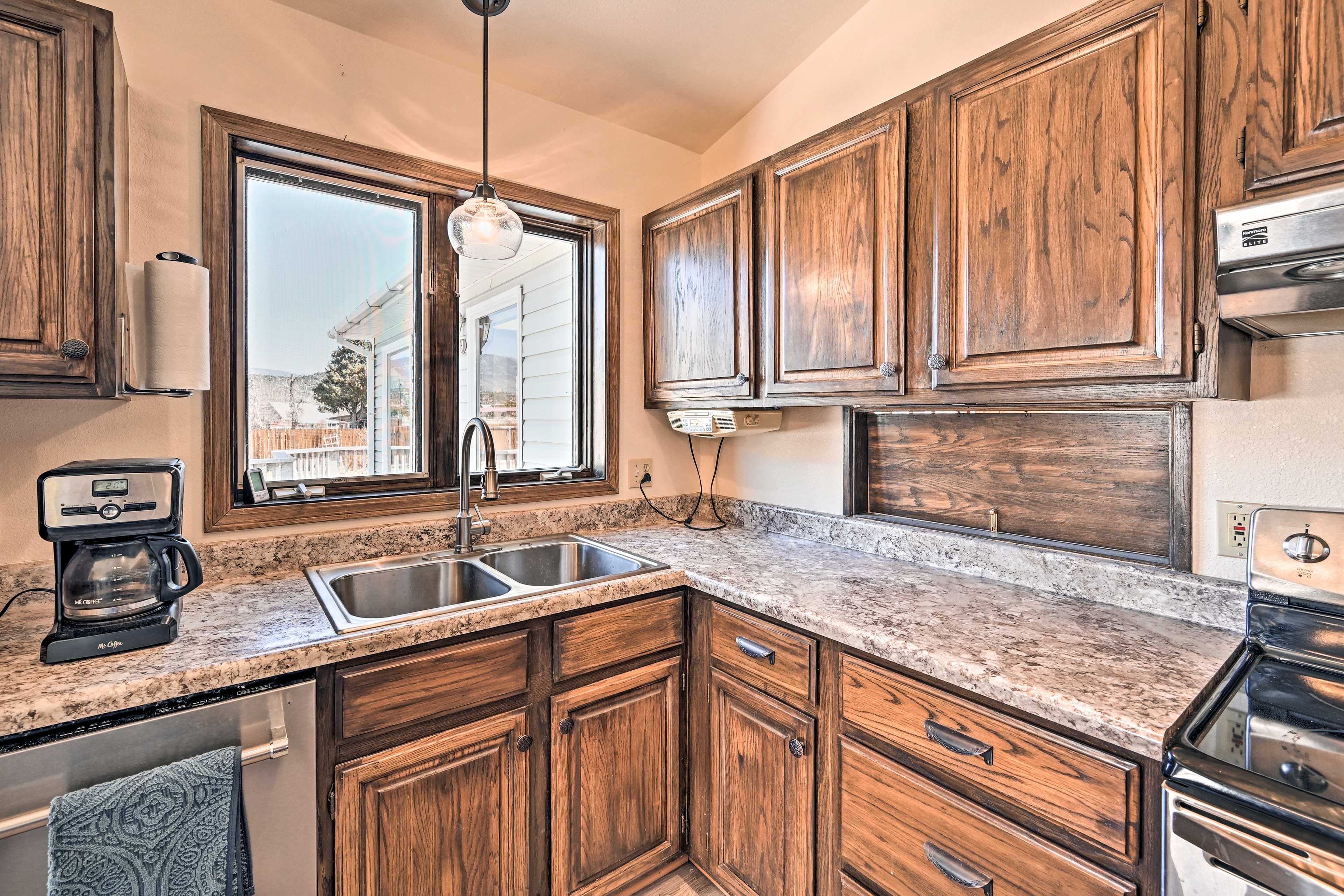 Charming Buena Vista Home w/ Hot Tub + Deck!