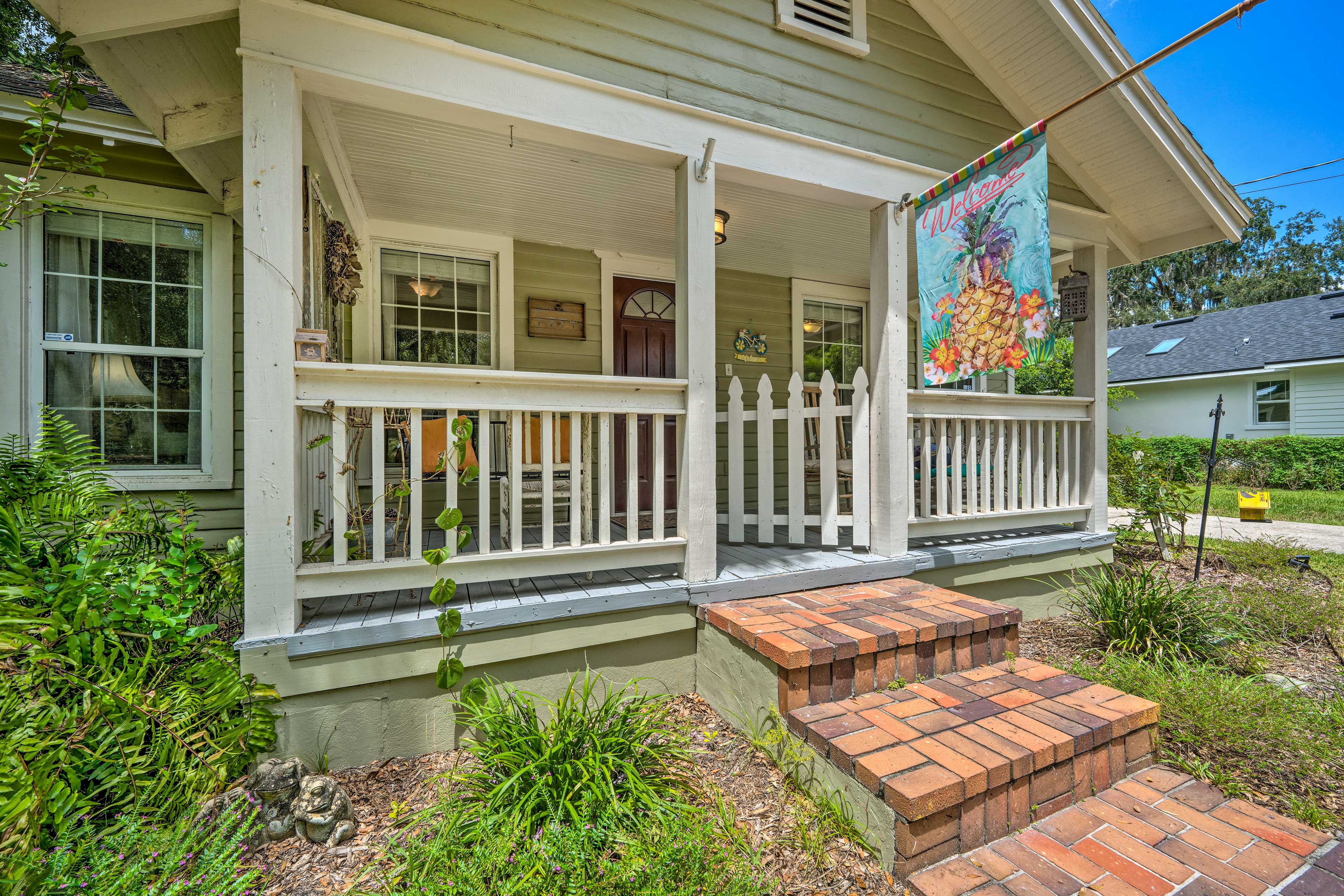 Charming Mt Dora Home w/ Shared Patio & Yard!