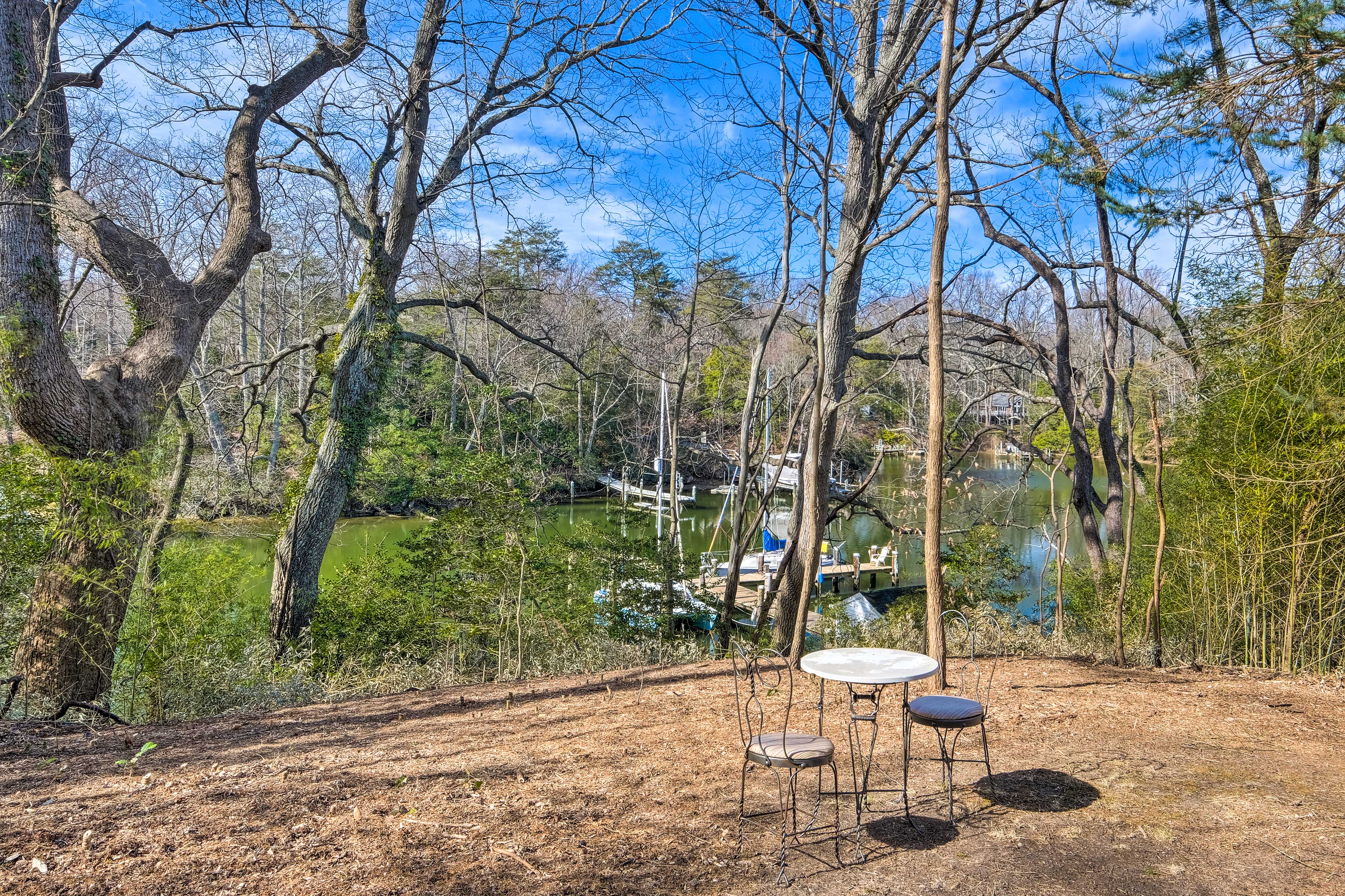 Riverside House w/ Kayaks, Piano & Fireplace