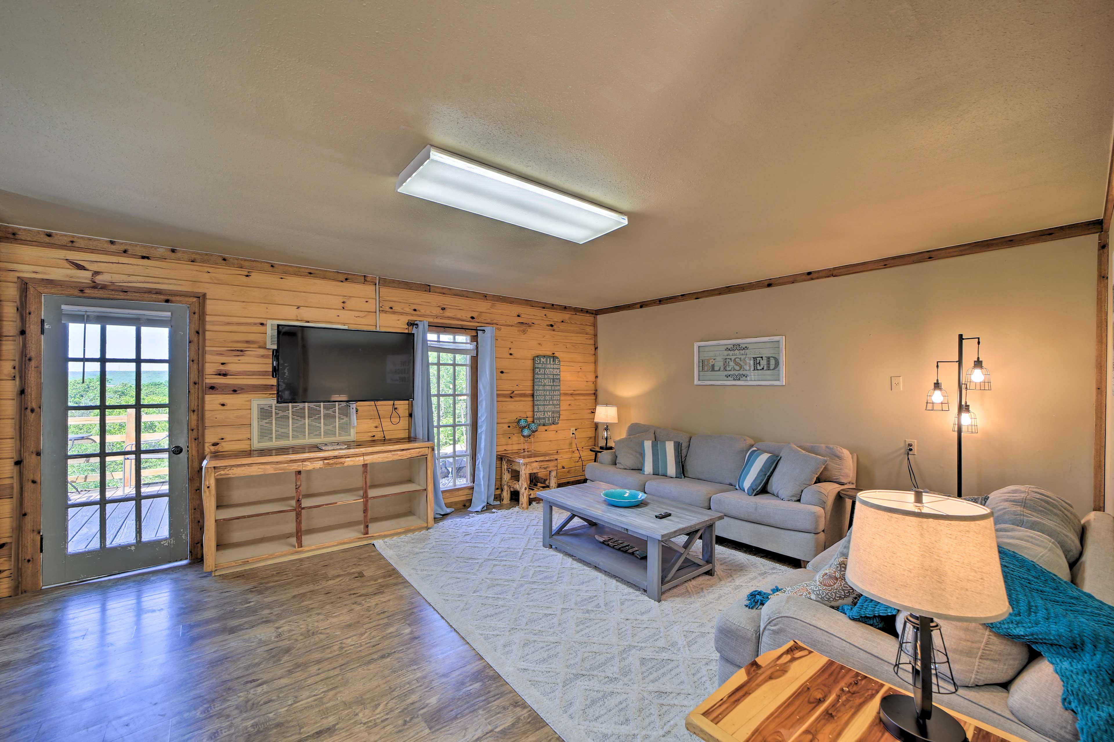 Cozy Vian Cabin 1 Mi to Tenkiller State Park Home Rental in Vian