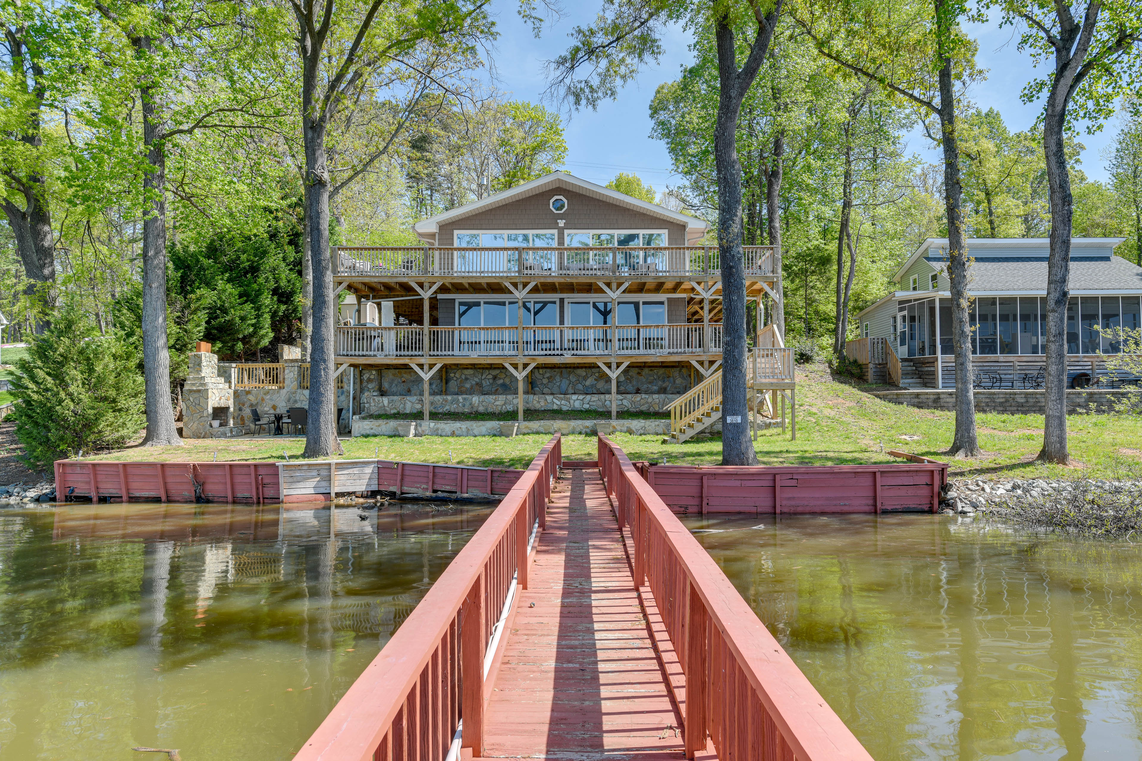 Property Image 1 - Pet-Friendly Lexington Vacation Rental on Lake!