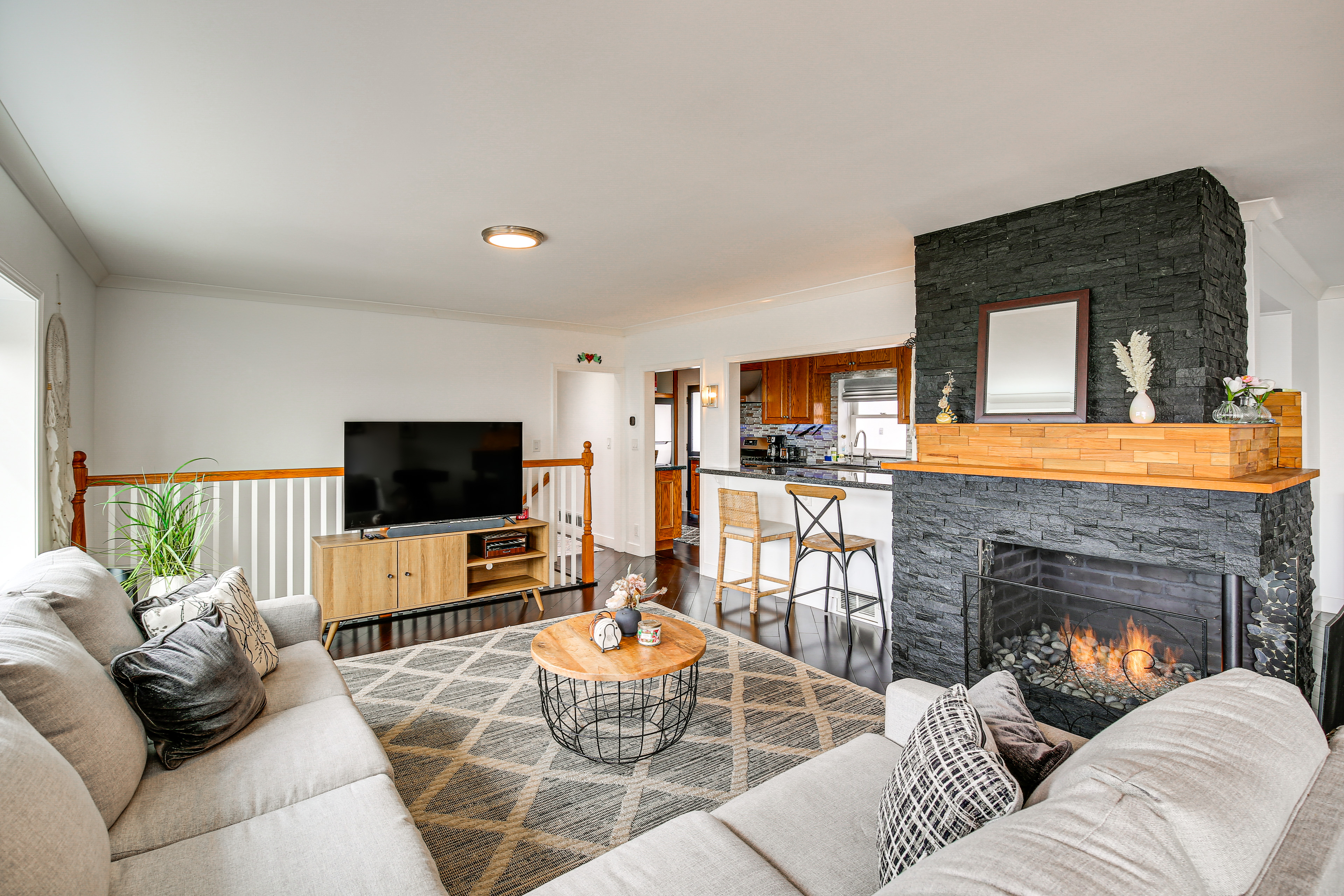 Convenient Whittier Retreat: Furnished Deck, Views