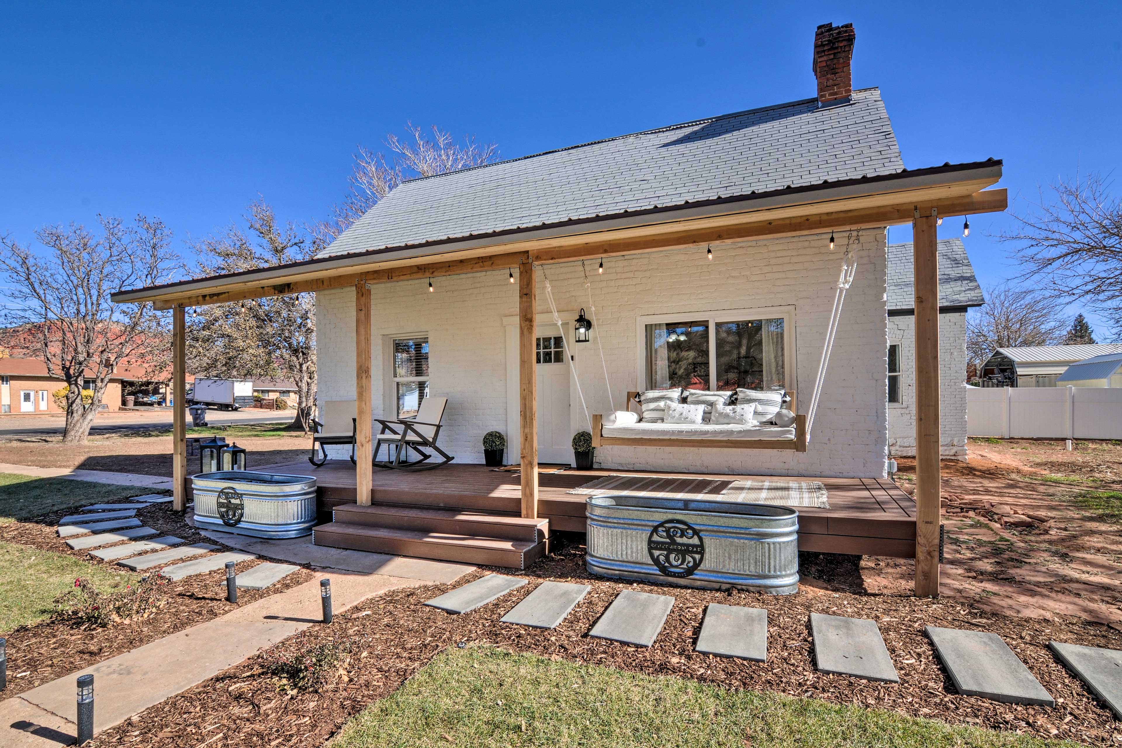 Property Image 2 - Modern Kanab Home: Fire Pit, Red Rock Views!