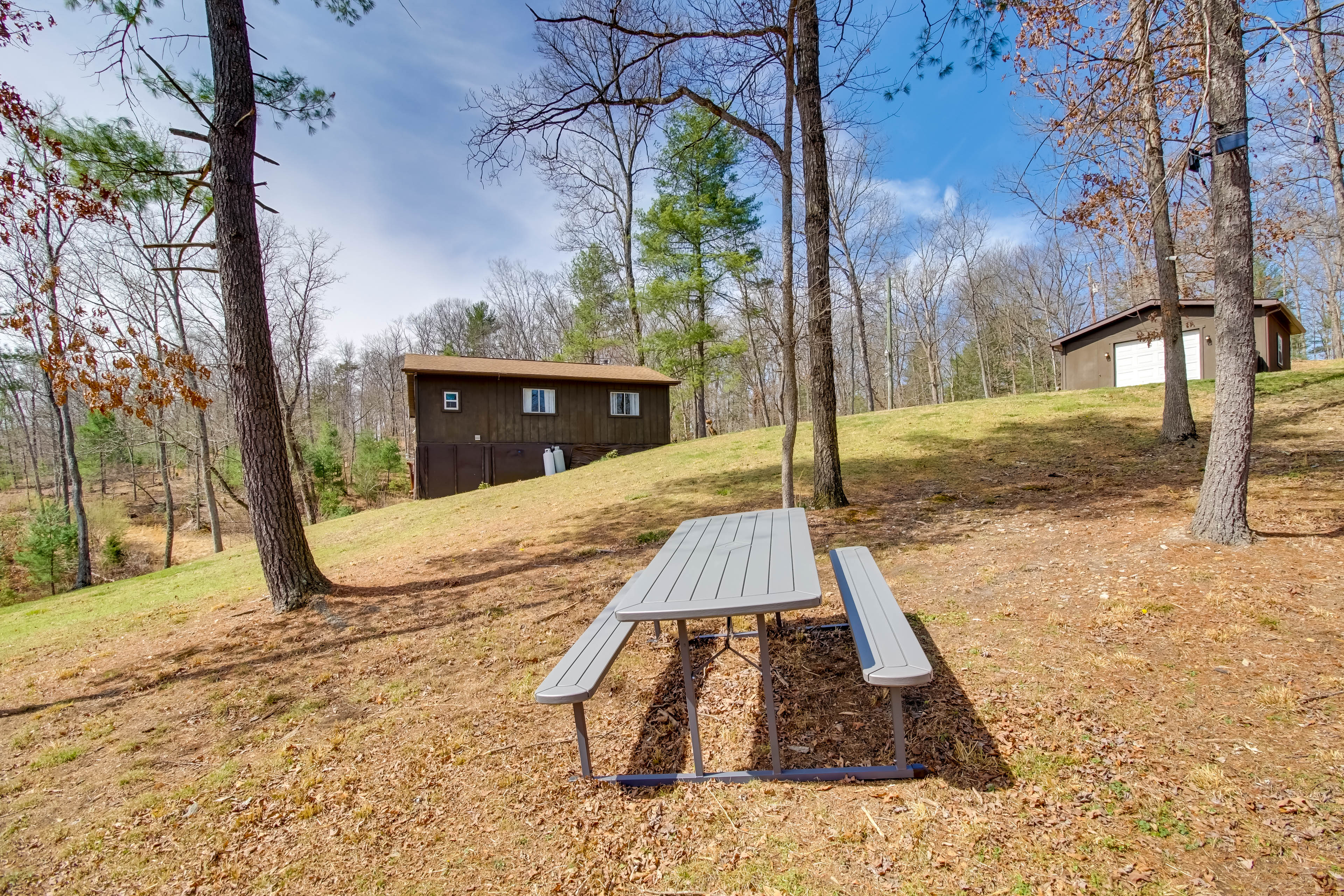 Broadway Cabin w/ Hot Tub: Hike & Ski