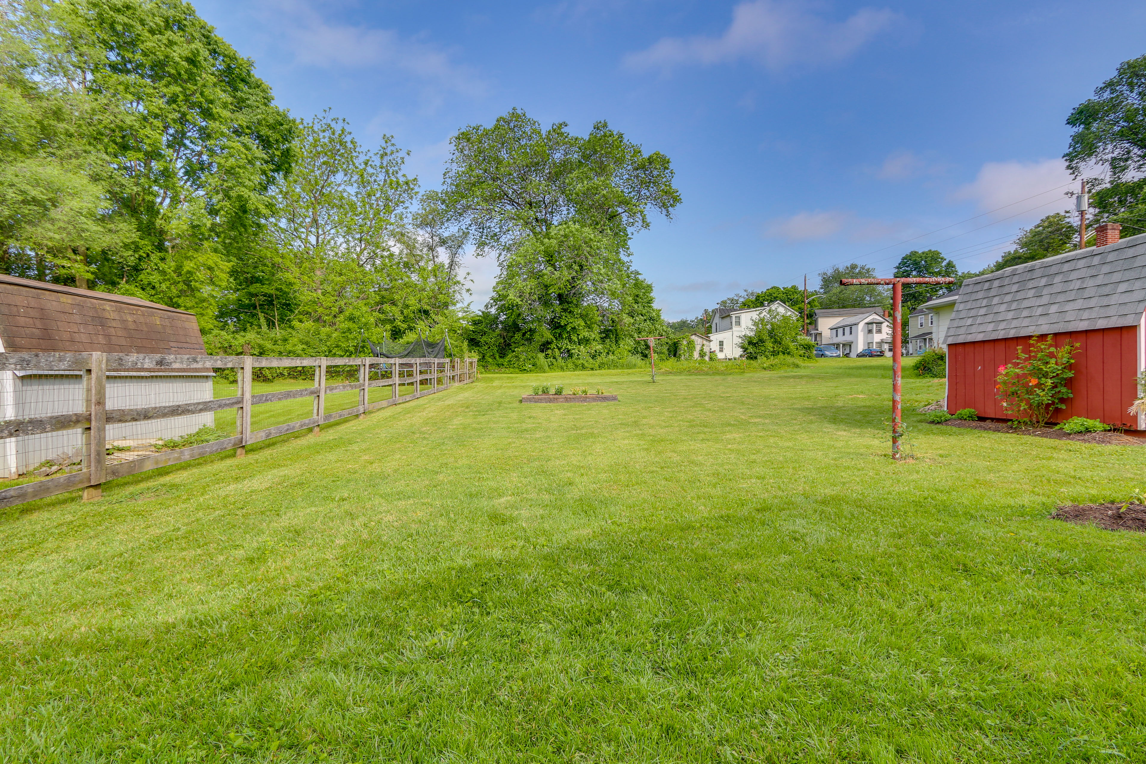 Pet-Friendly Berryville Home: Walk to Main Street!