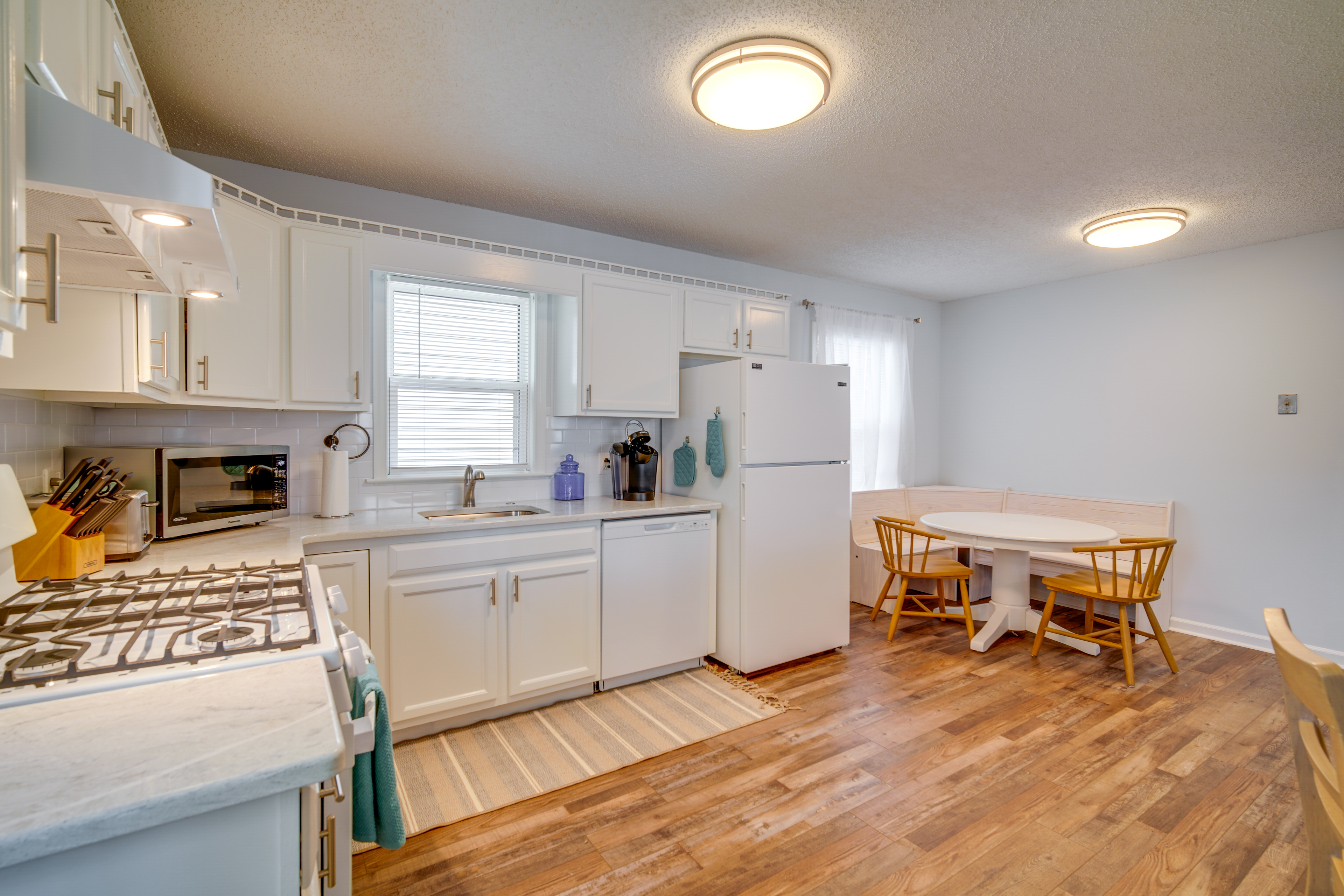 Pet-Friendly Villas Vacation Rental: Walk to Bay