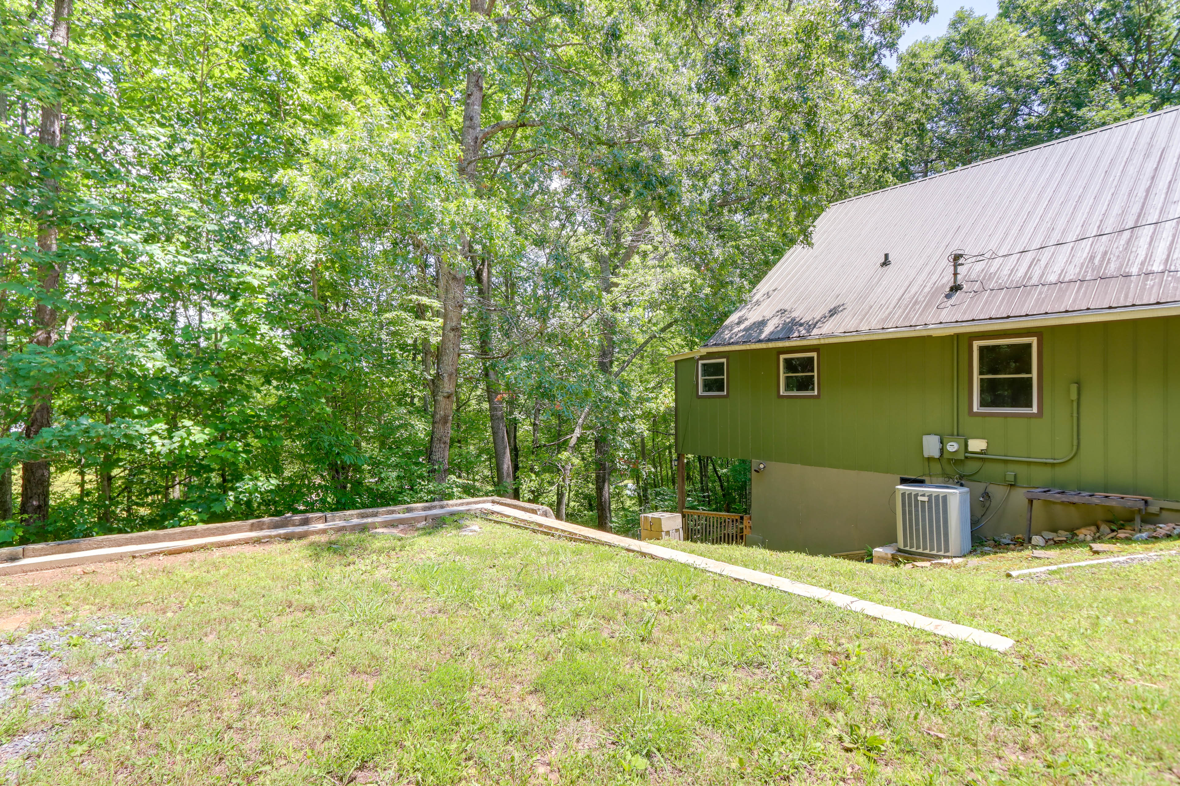 Property Image 2 - Pet-Friendly Murphy Home: Grilling Deck + Fire Pit