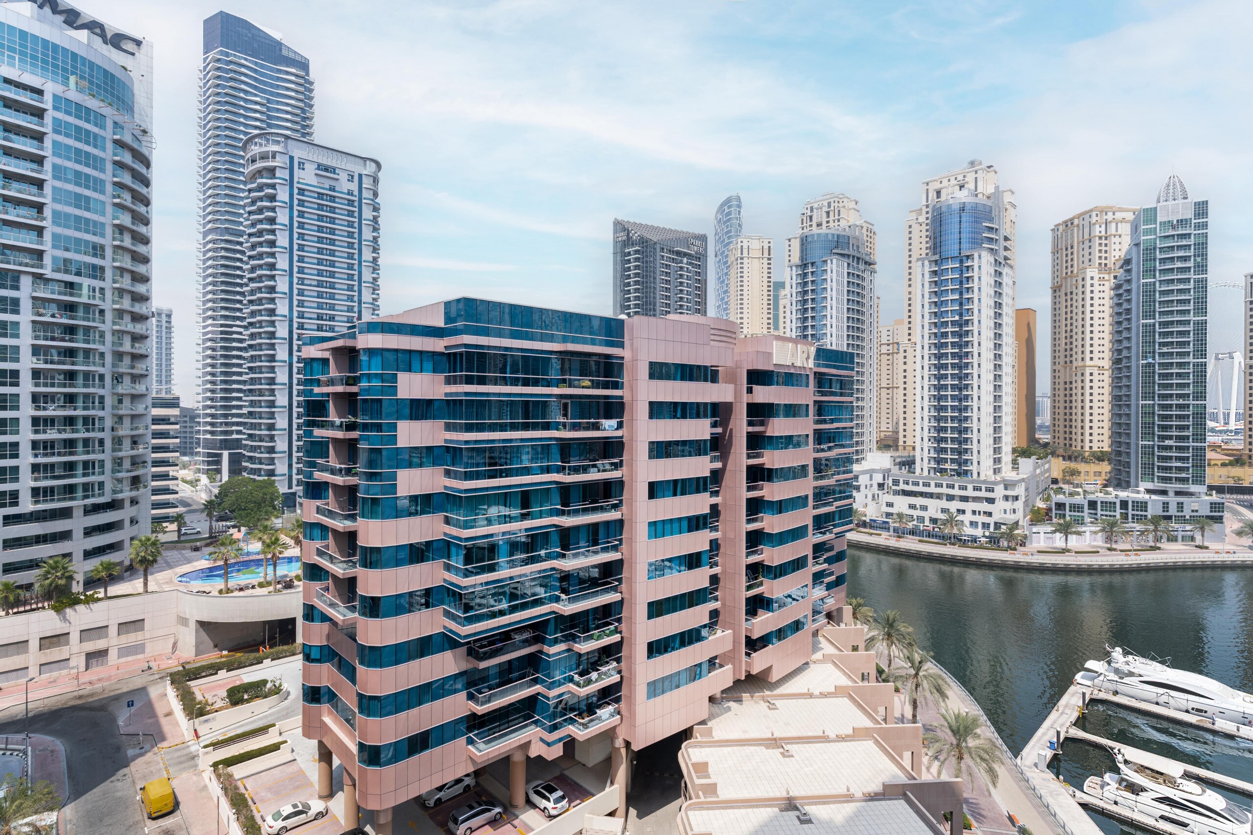 Property Image 1 - Exquisite and Airy Refurbished Apartment with Stunning Dubai Marina View