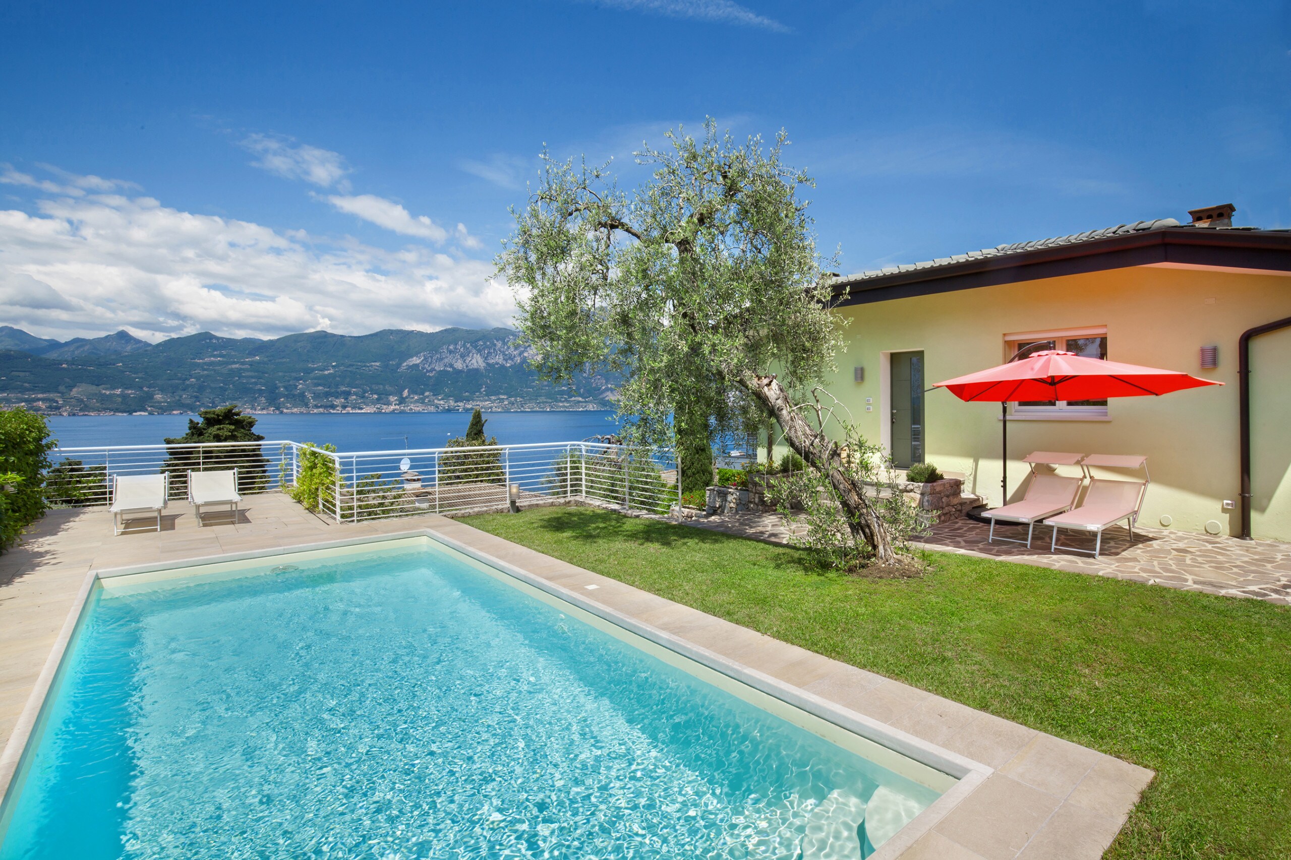 Property Image 2 - Newly Renovated Lake View Villetta  with Pool