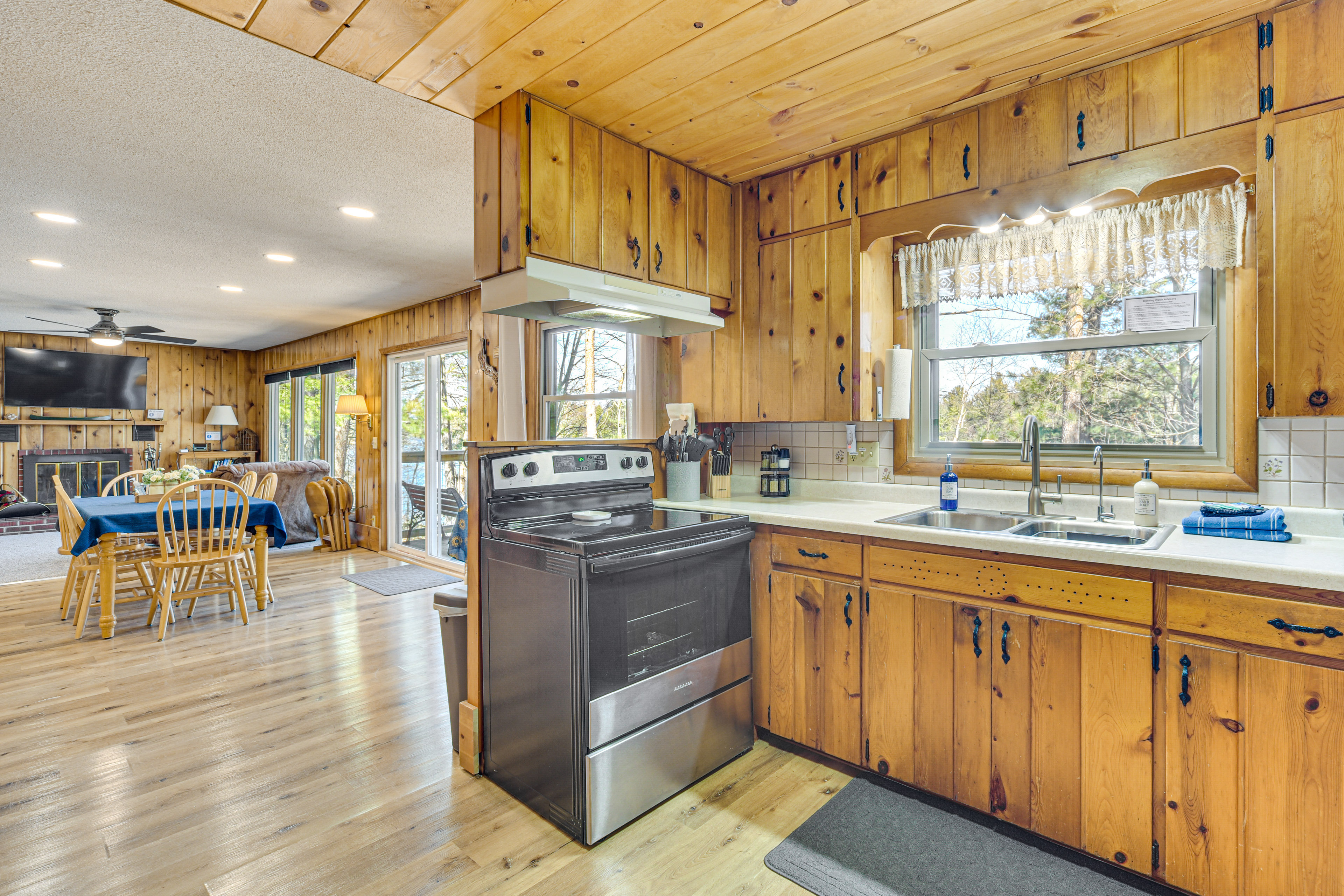 Beautiful Chetek Home w/ Prairie Lake Access!