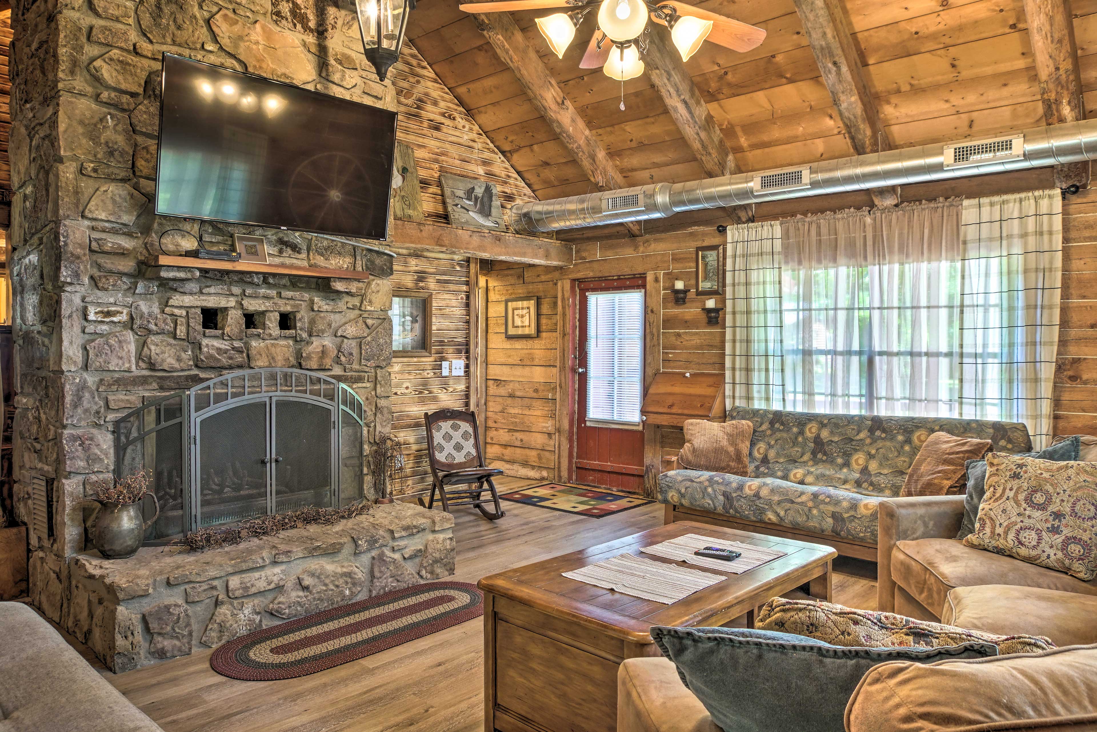 Property Image 1 - Picturesque Log Cabin < 1 Mile to Table Rock Lake!