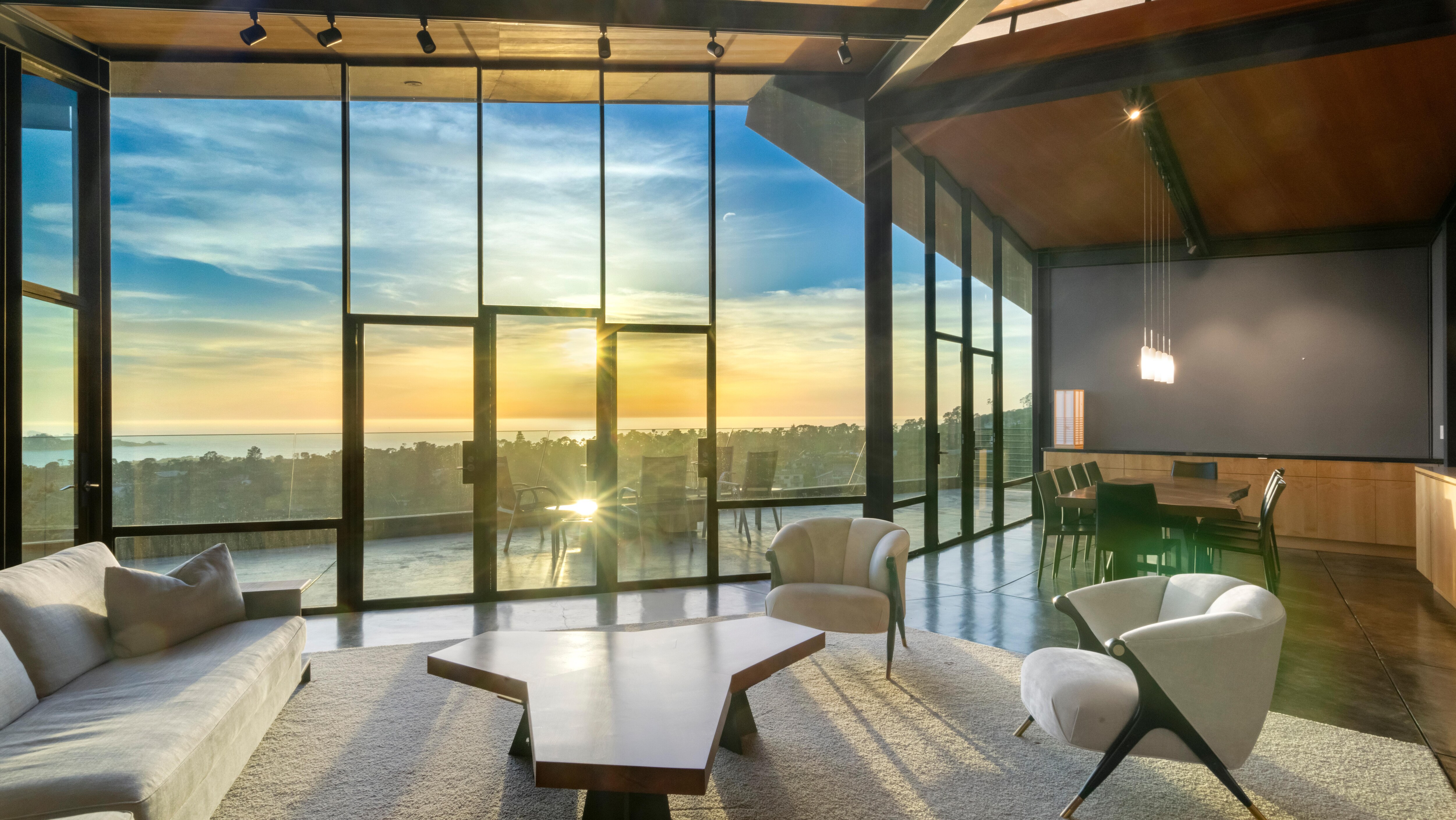 Property Image 2 - LX70 Contemporary Luxury Estate  Between Earth and Sky