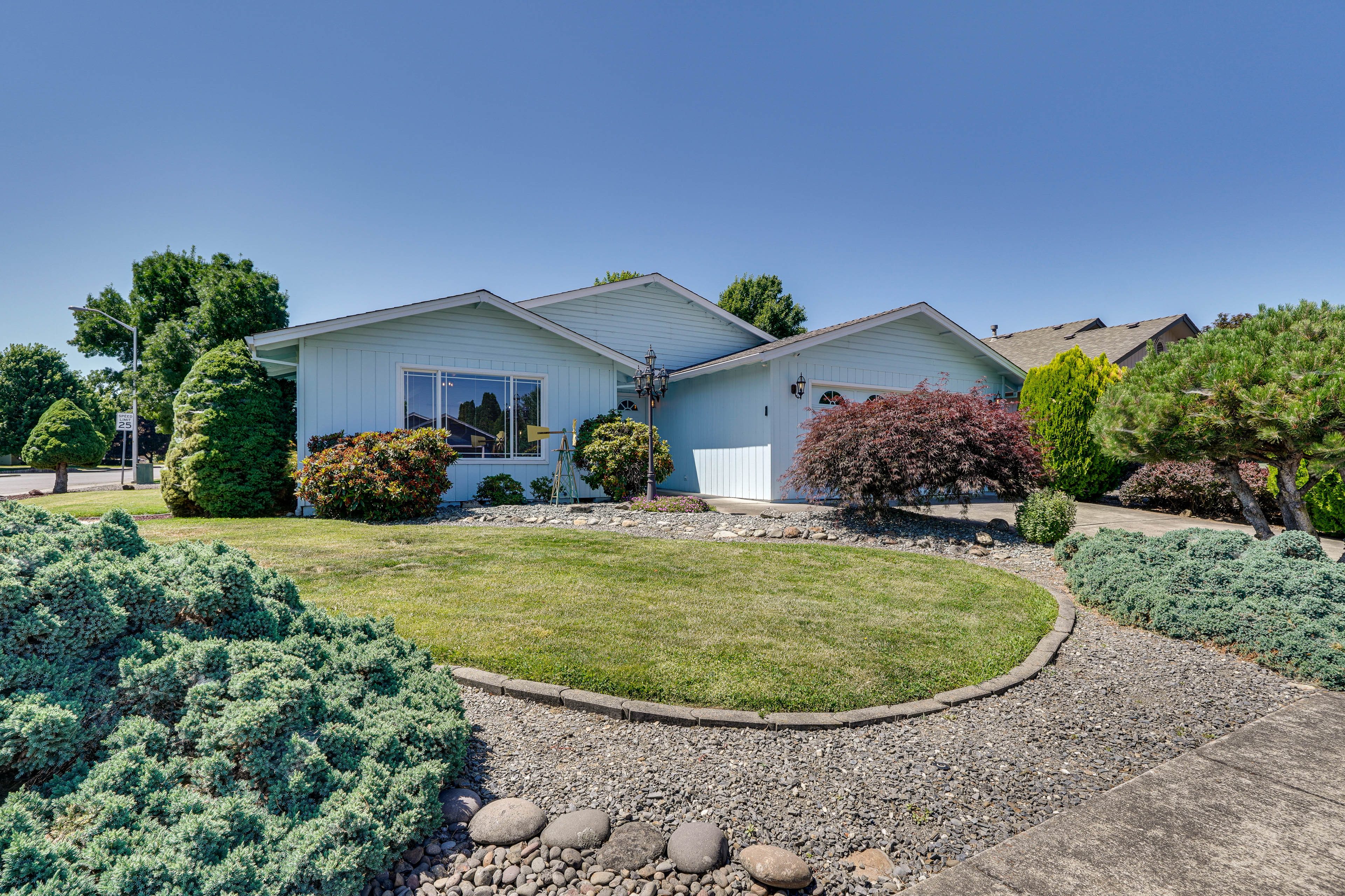 Charming Rogue Valley Home in Central Point!