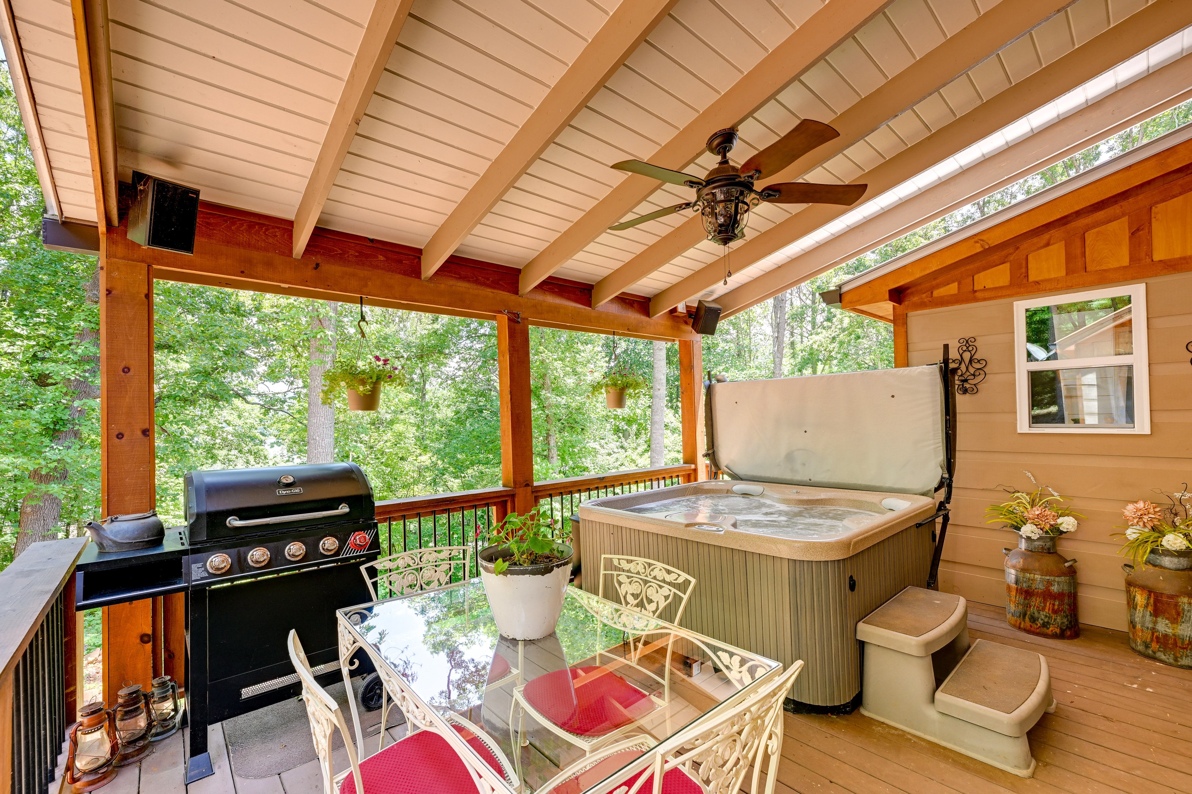 Property Image 1 - Charming Hiawassee Cottage Home w/ Hot Tub & Views!