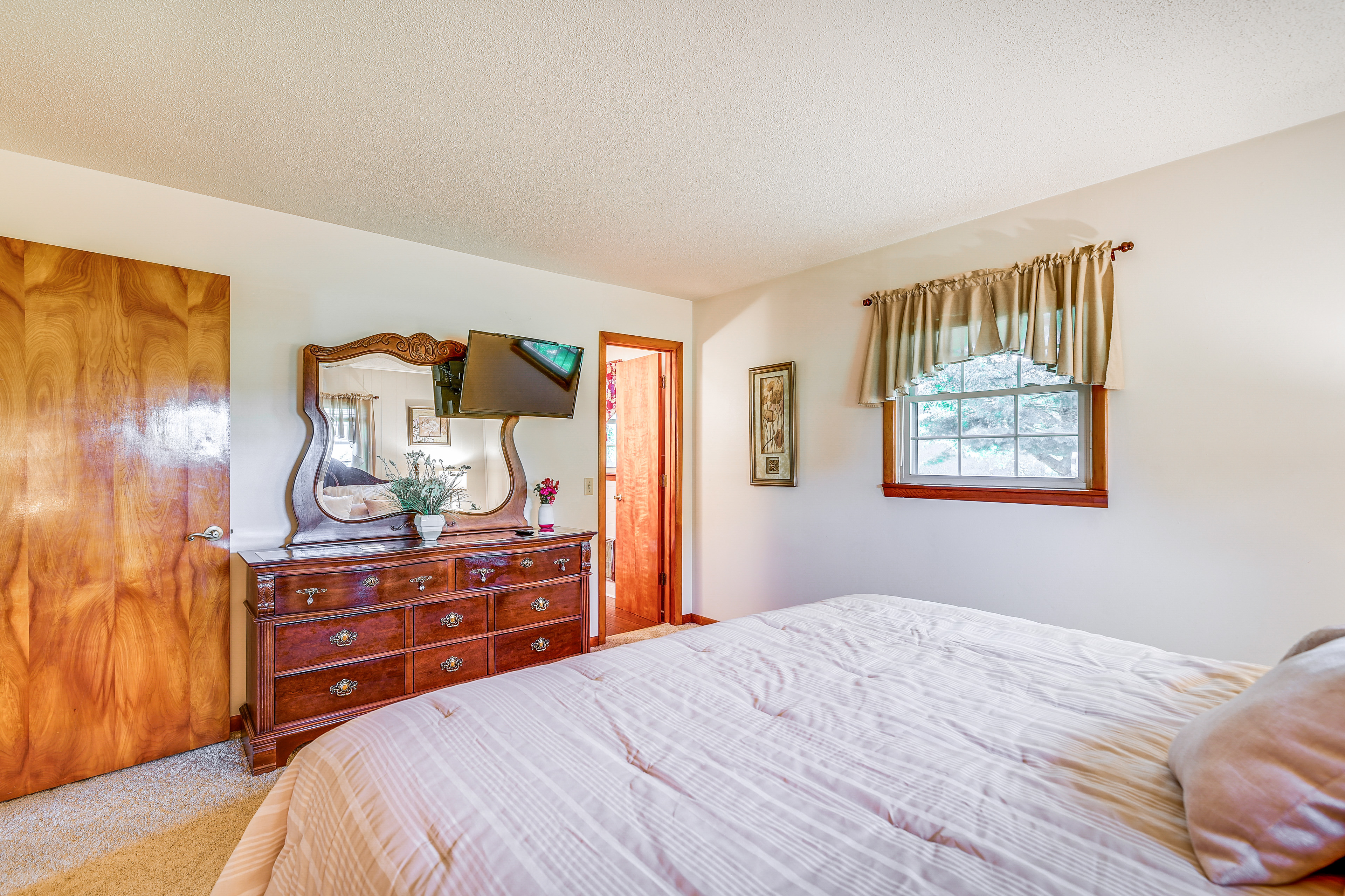 Russell Springs Getaway, 10 Mi to Lake Cumberland!