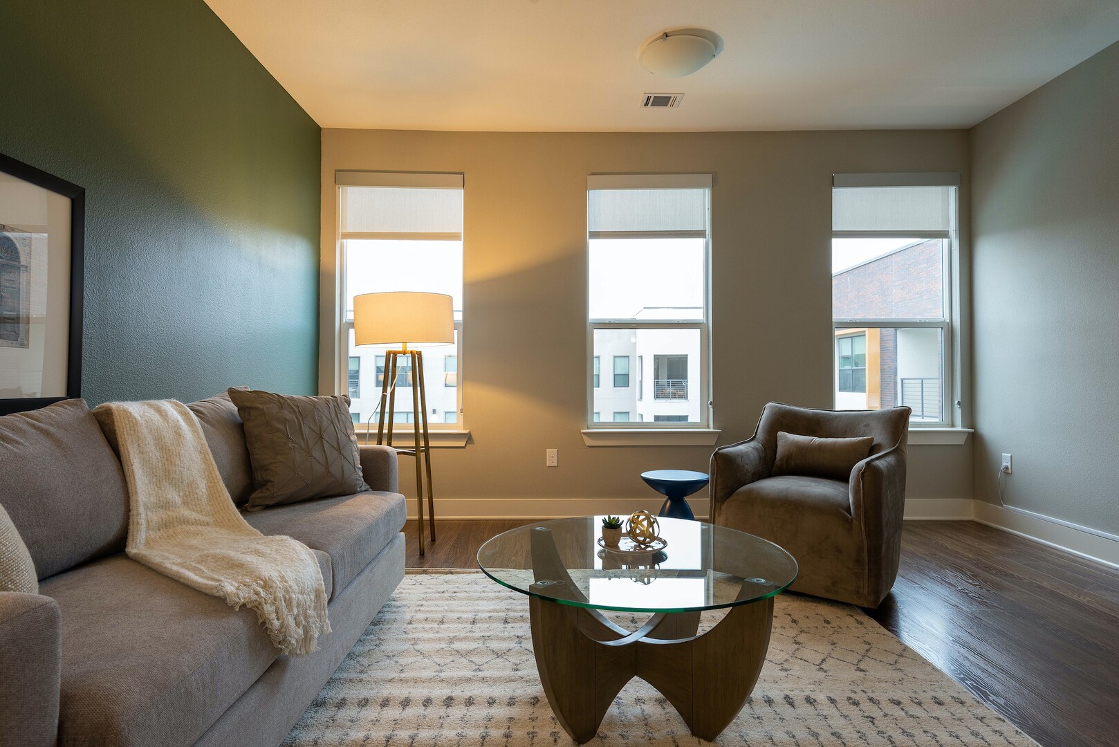 Property Image 1 - Modern Apartment in Prime Location (ID3952X46)