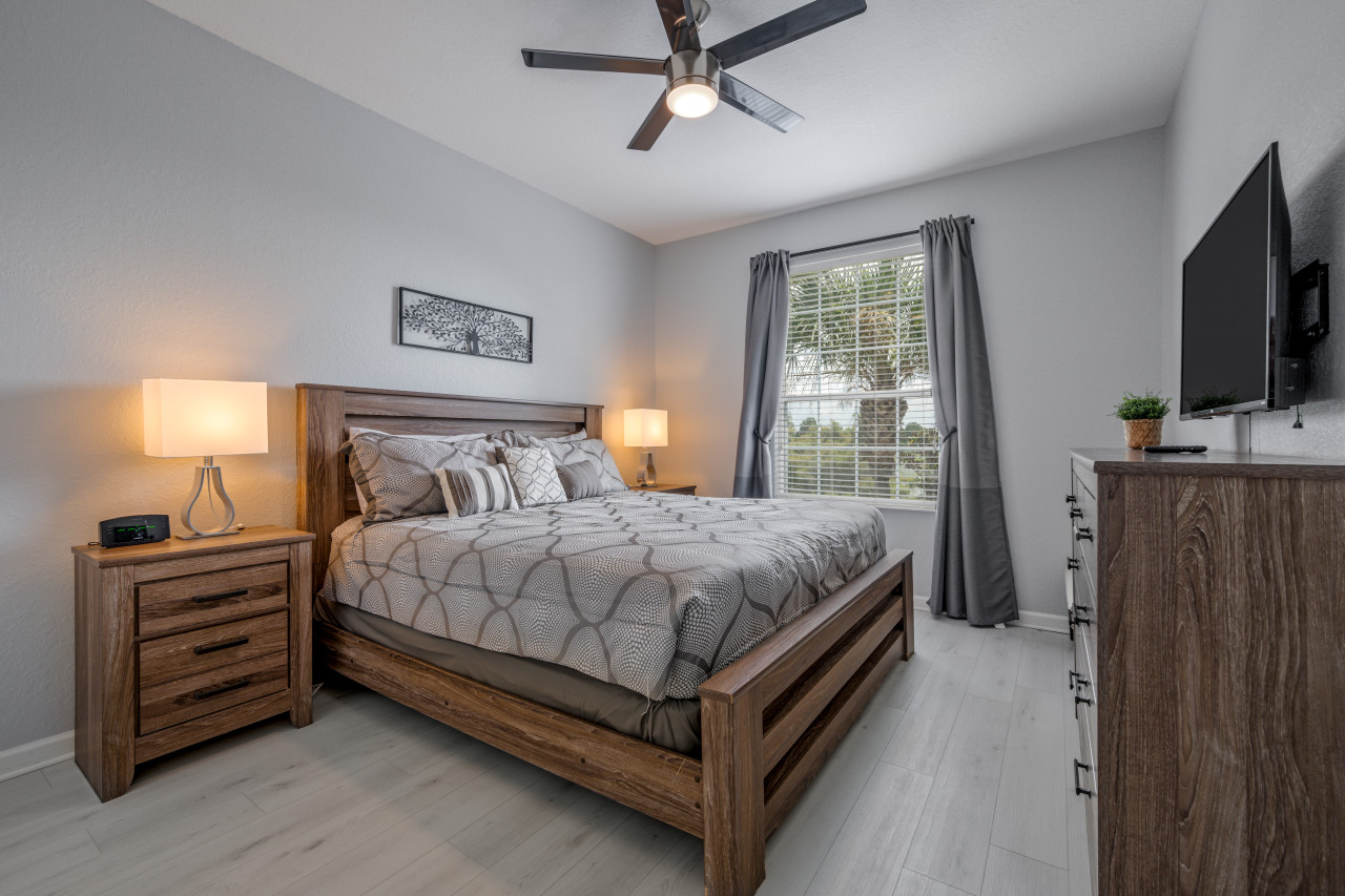 Property Image 1 - IS1-208 - Lake View Corner Unit - Modern Decor