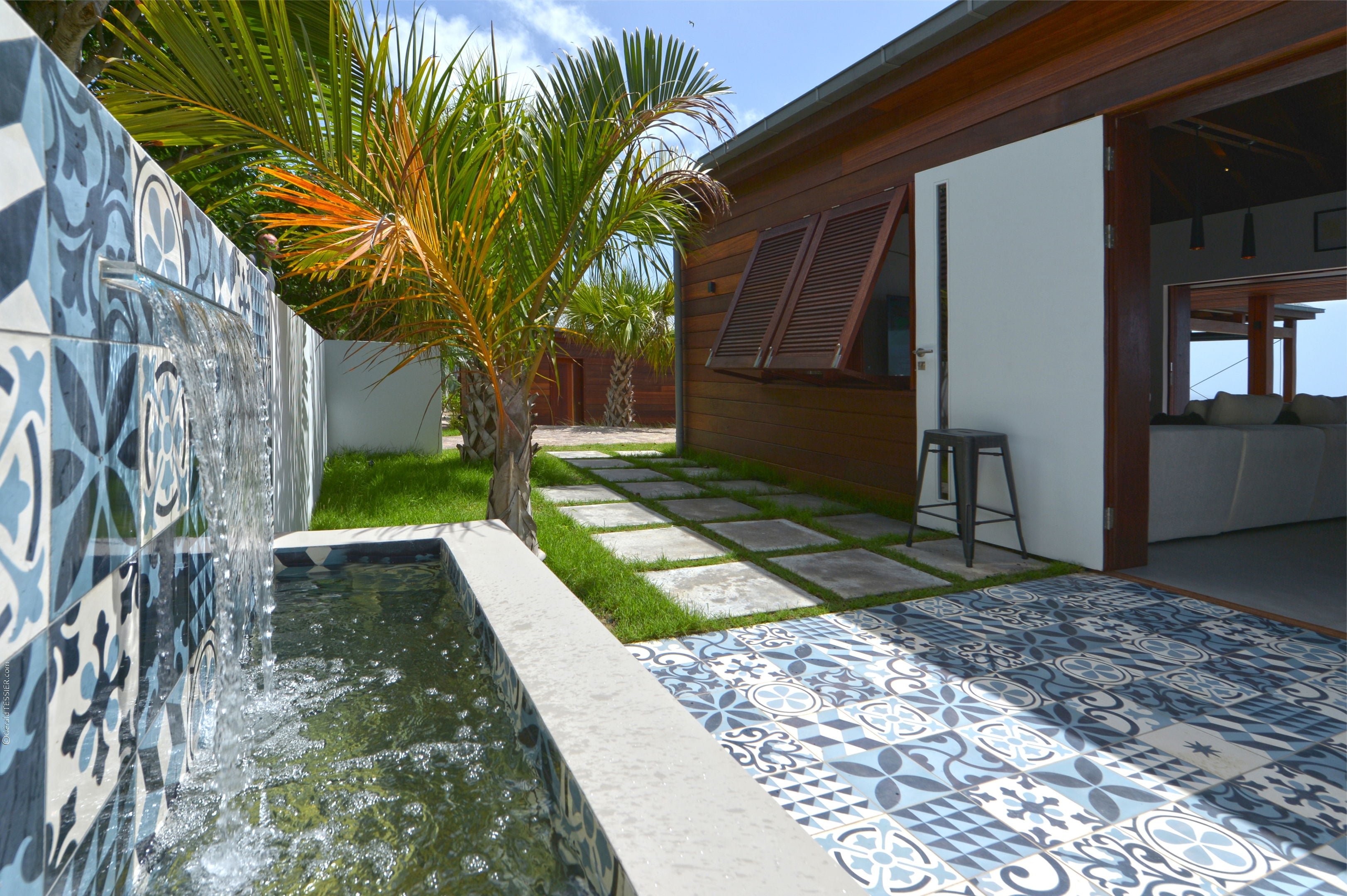 Beautiful lush tropical garden surrounding the property. Panoramic views . 