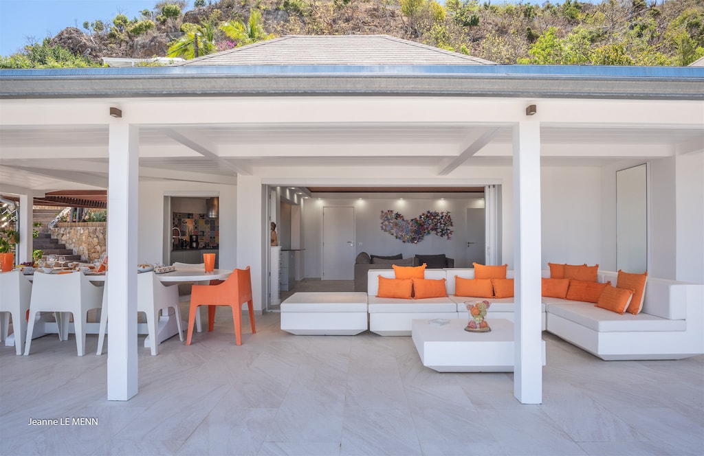 Nice outdoor lounge on the covered terrace, facing the views. 