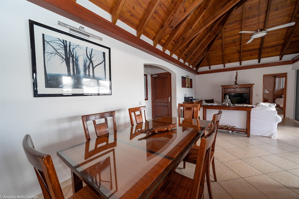 Fully equipped kitchen. Electric oven, gas stove, microwave, refrigerator, mixer, centrifuge, freezer, dishwasher, Nespresso machine, blender, kettle, toaster. Indoor dining table. Outdoor dining table on the covered terrace. 