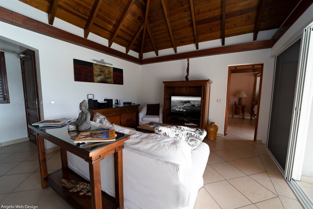 Lounge area opening onto the terrace. HD-TV, DVD player, Apple TV, Bose sound system.  