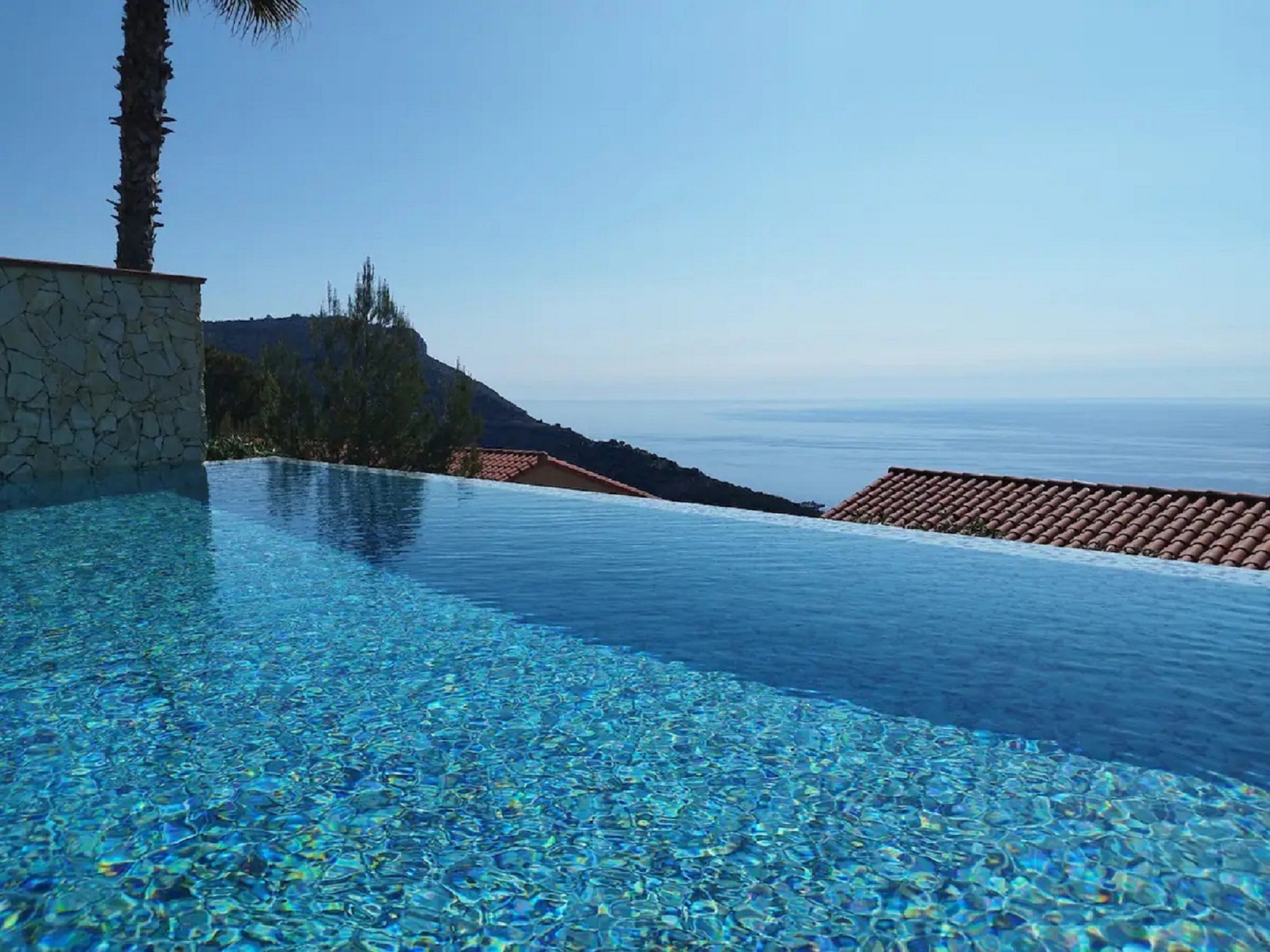 Property Image 1 - Paradise View Escape, Eze T4 panoramic view between sea and sky