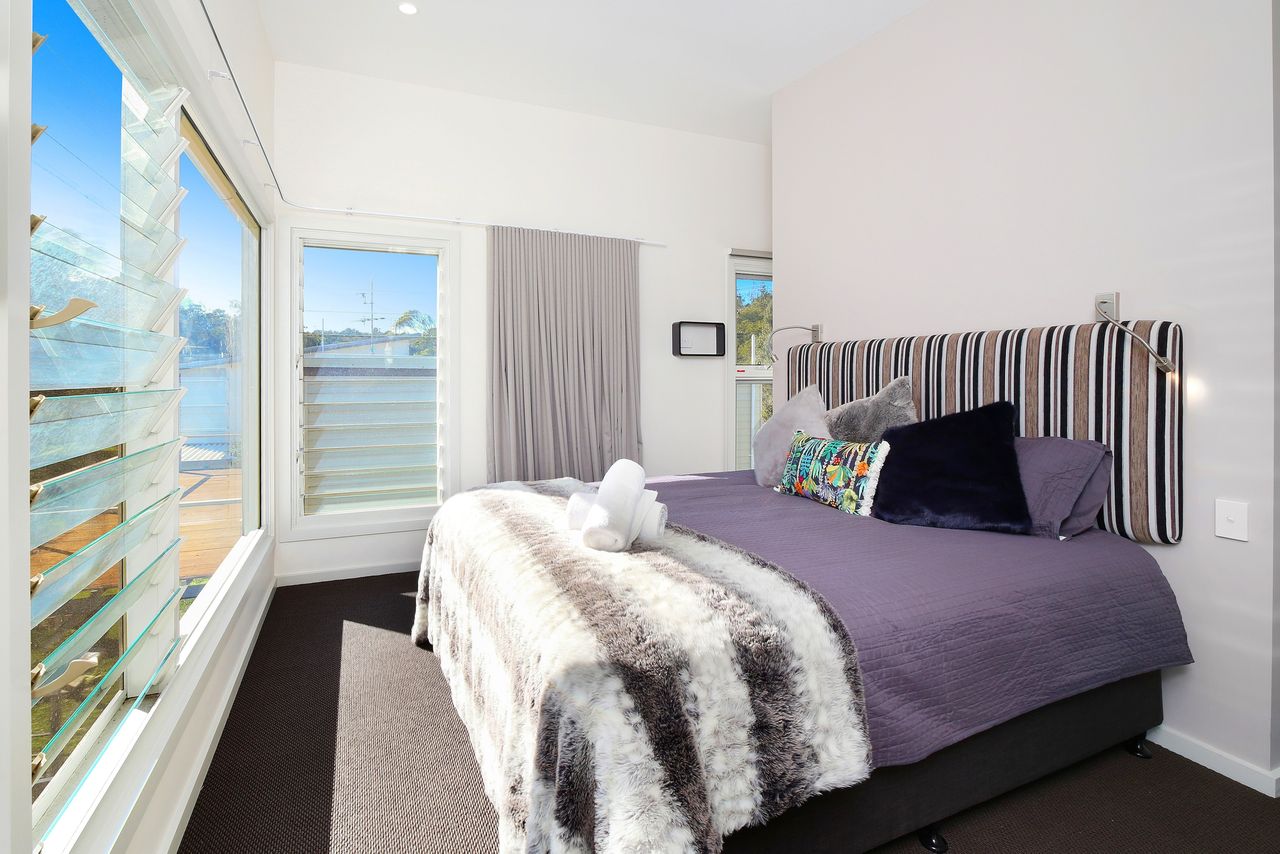 Property Image 2 - The Wharf House - Budgewoi Pet Friendly Accommodation