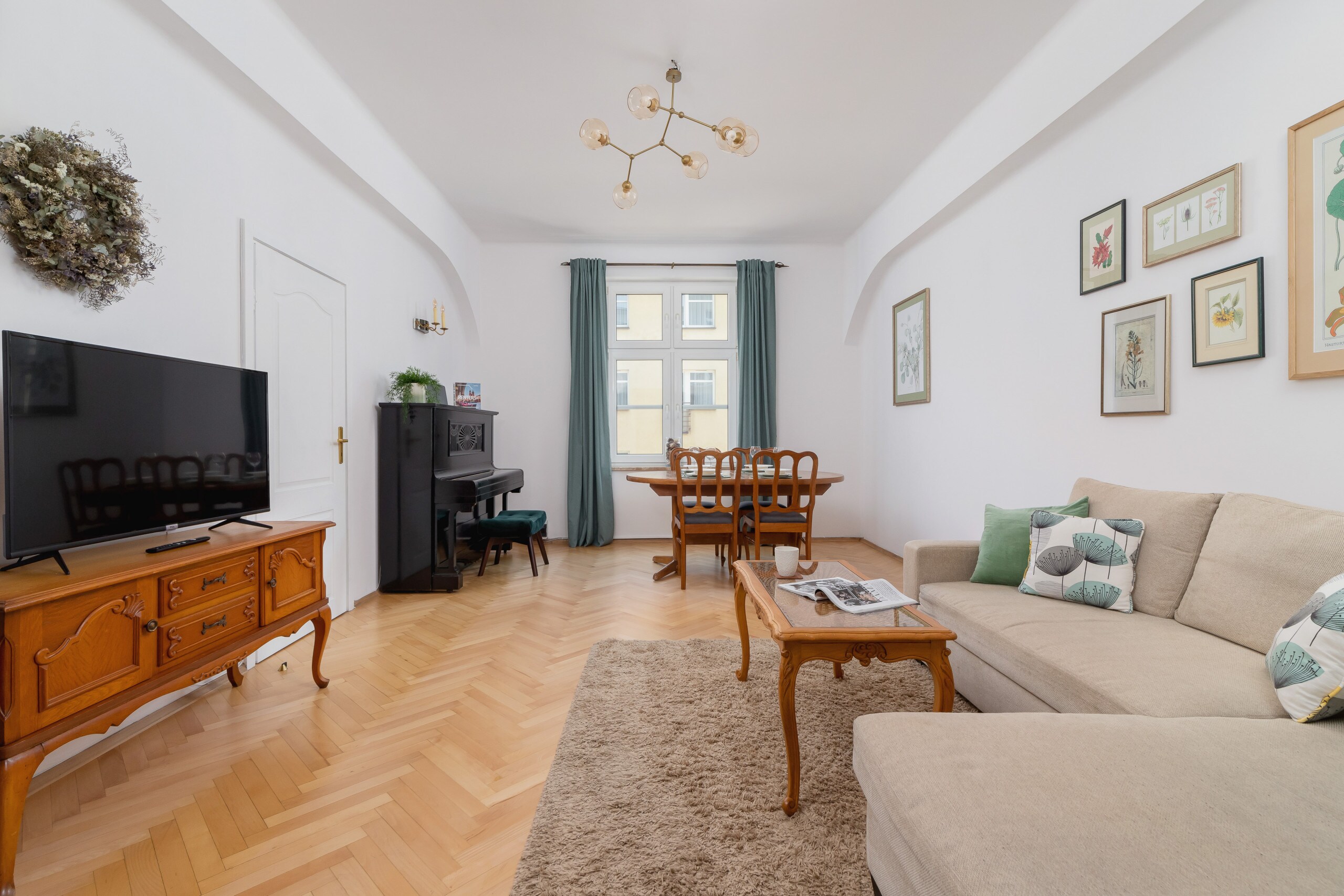 Property Image 2 - Vintage & Luxurious Apartment with balcony | In the heart of Krakow