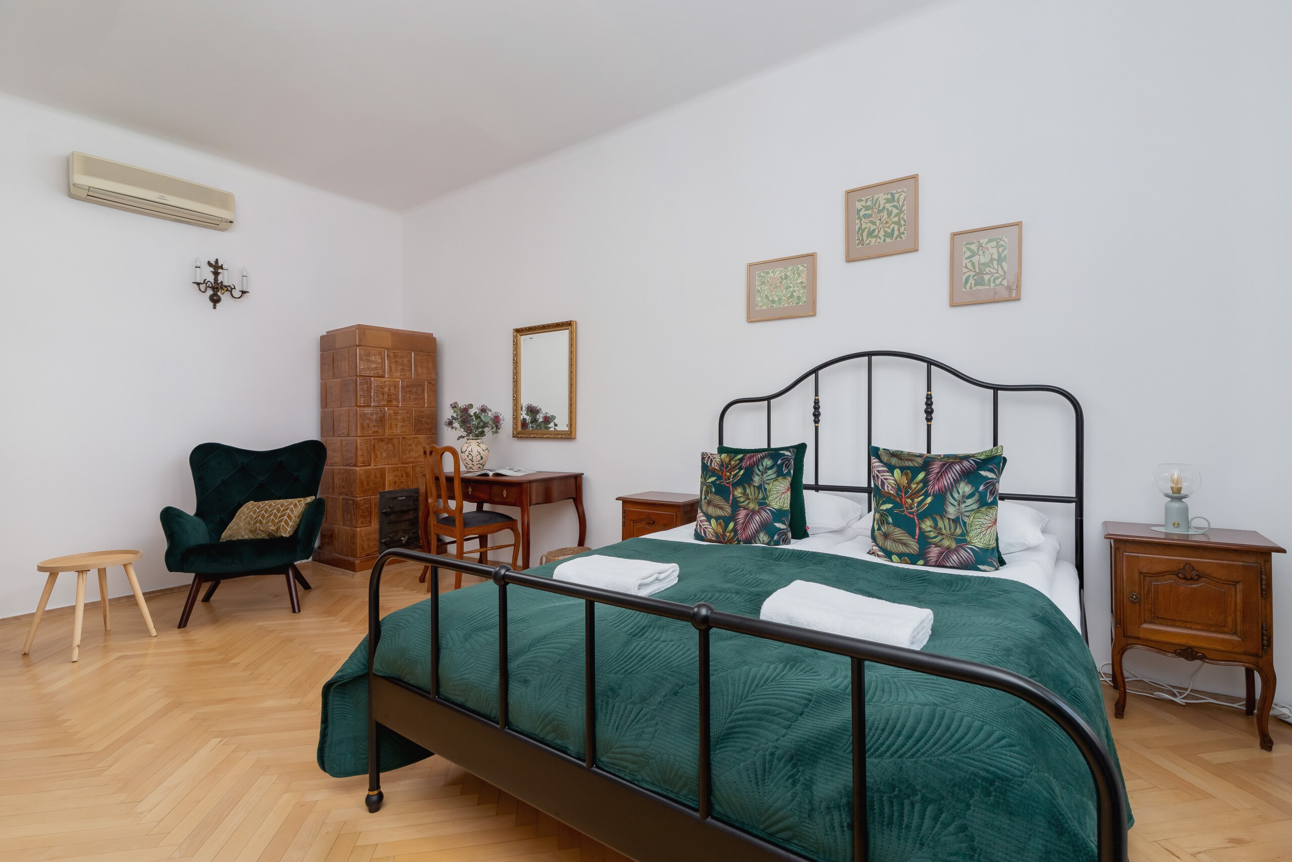 Property Image 1 - Vintage & Luxurious Apartment with balcony | In the heart of Krakow