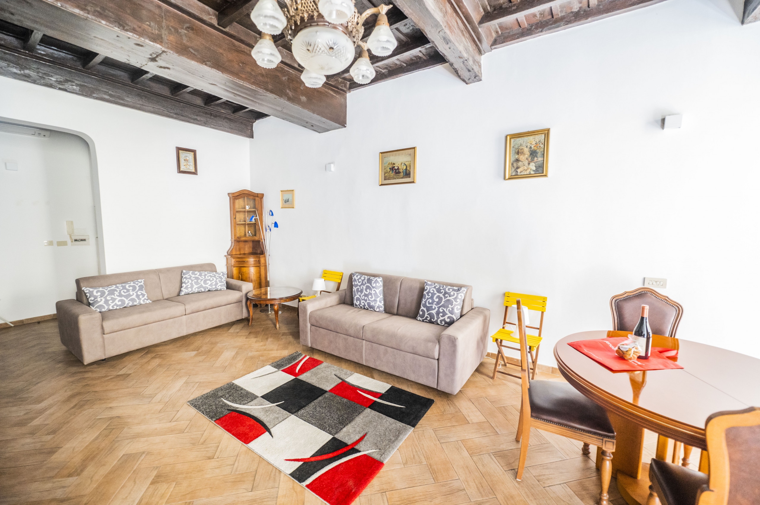 Property Image 1 - Spacious and Comfortable Family Apartment in Campo de Fiori