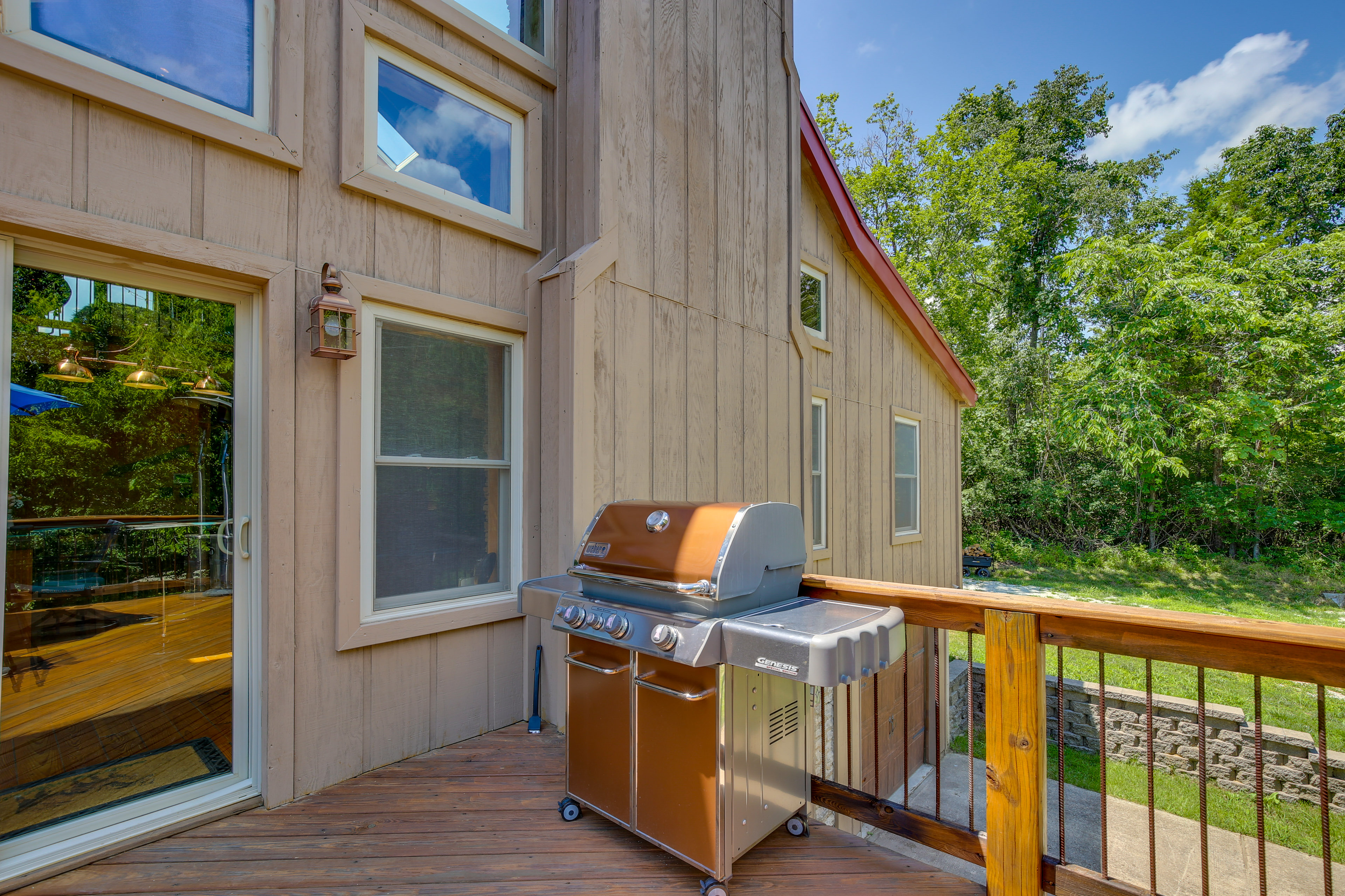 Property Image 1 - Serene Pacific Getaway: Deck, Grill & Fire Pit!