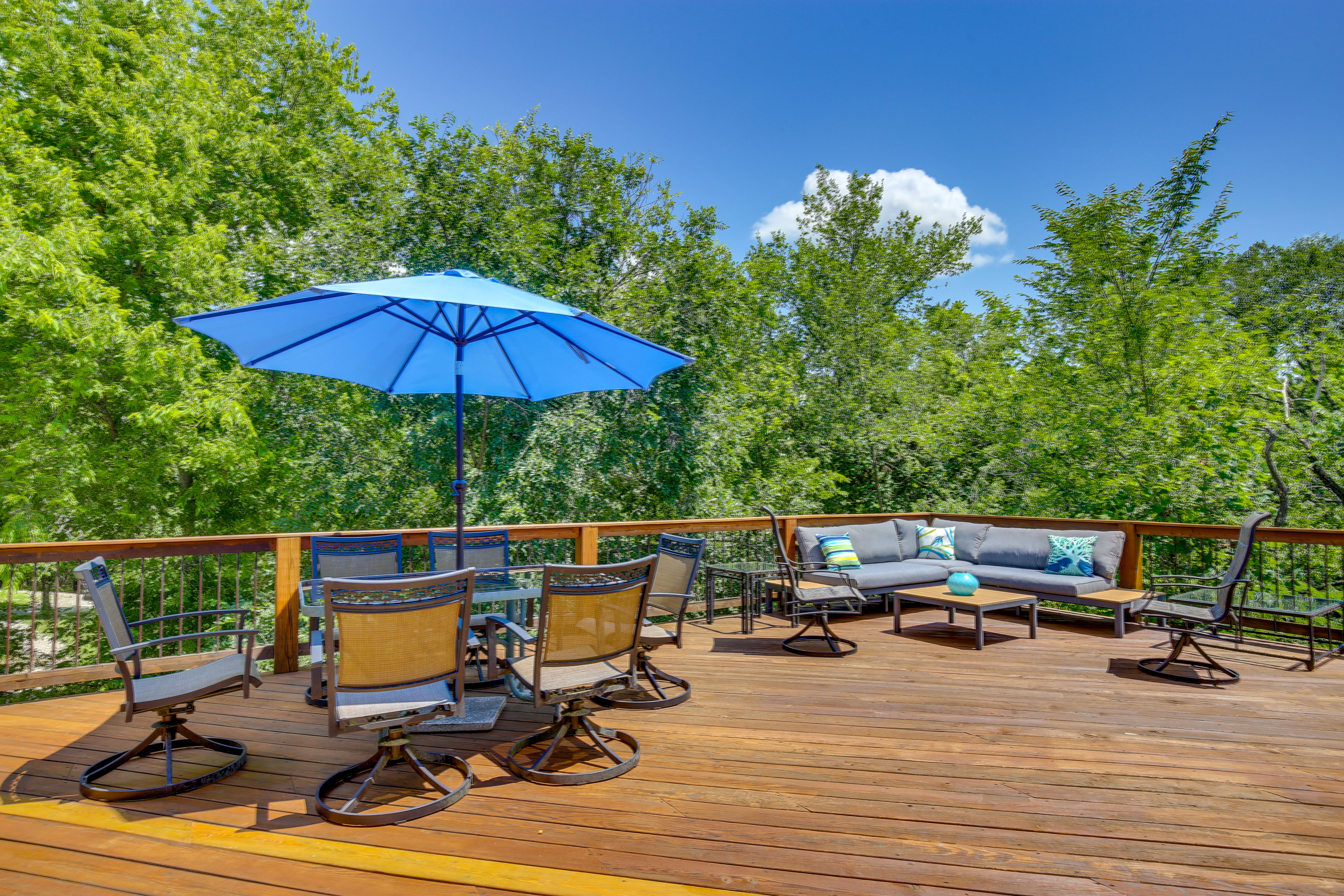 Property Image 1 - Serene Pacific Getaway: Deck, Grill & Fire Pit!