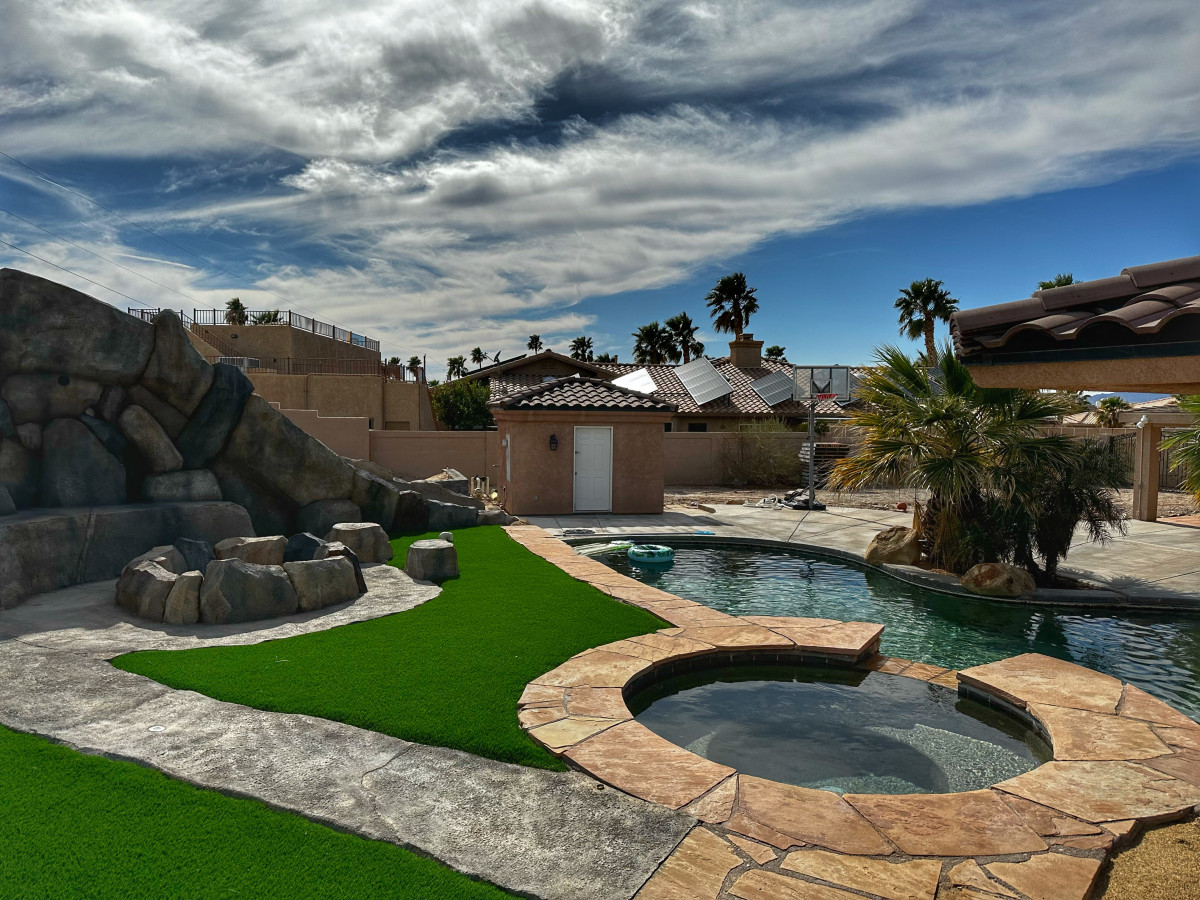 Property Image 2 - Ultimate Backyard | Heatable Pool | Spa | Slide | Ball | Golf