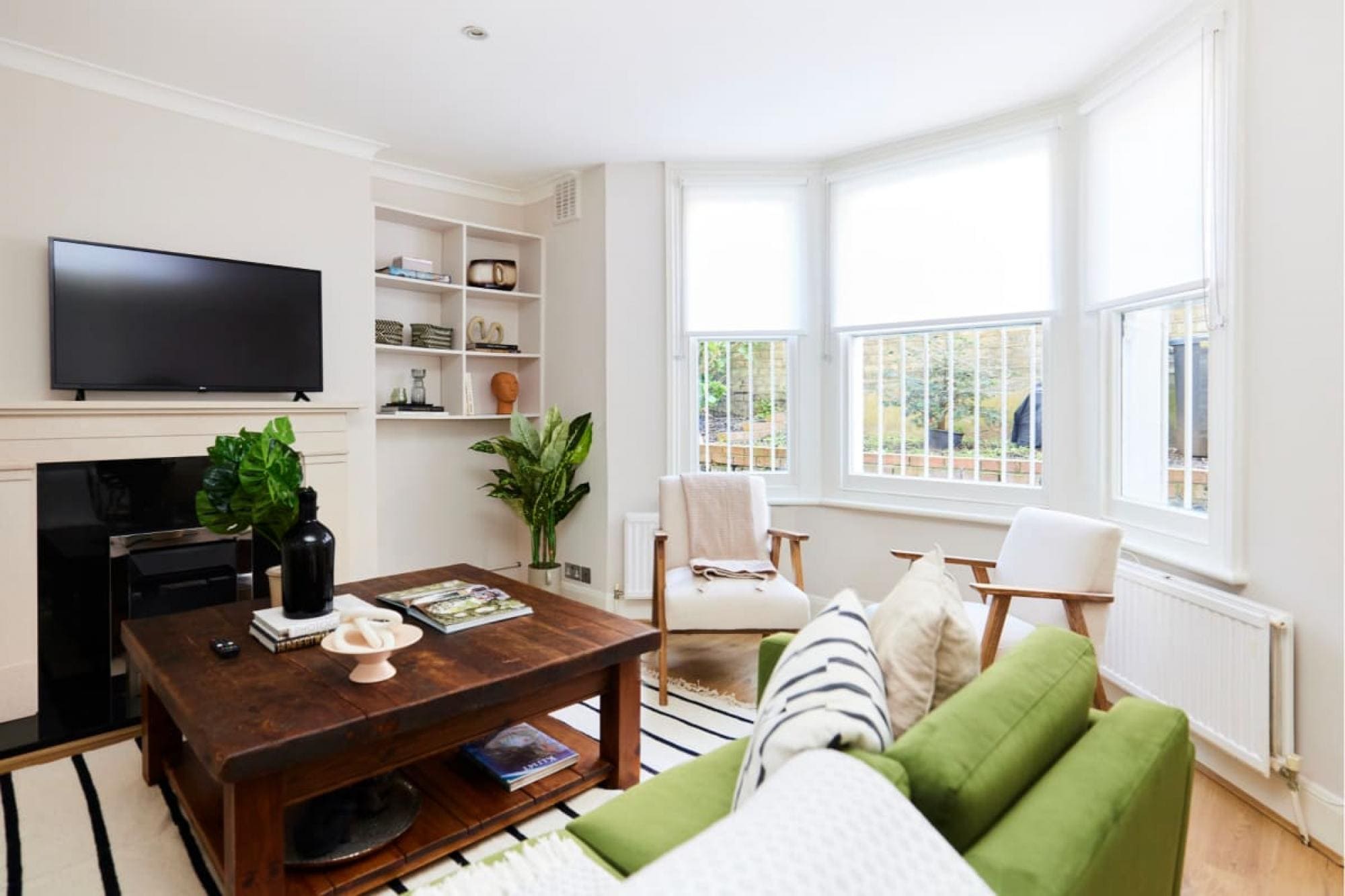 Property Image 2 - The London Classic - Captivating 2BDR Flat with Garden