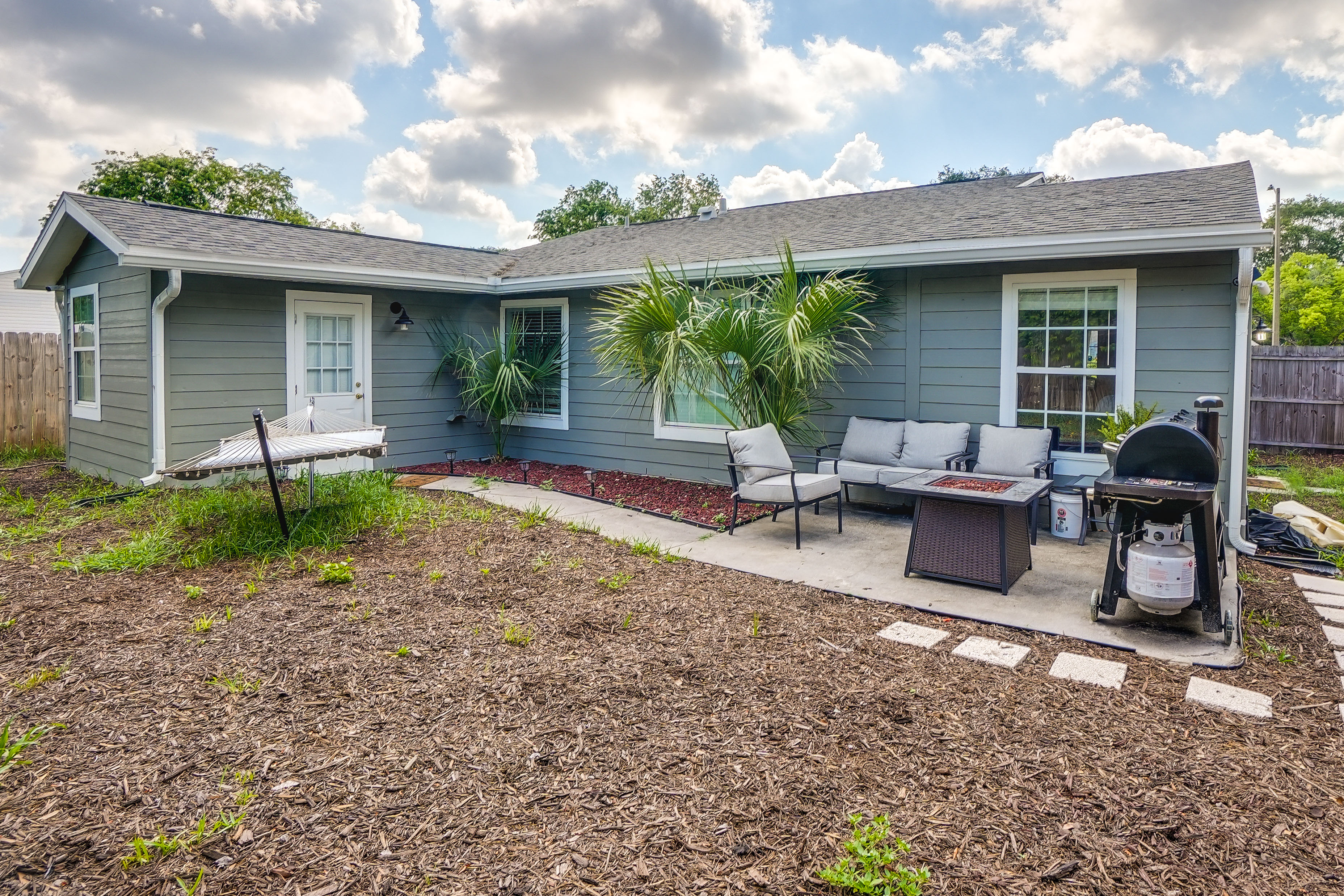 BBQ Ready Retreat w/ Pool Access in Palm Harbor