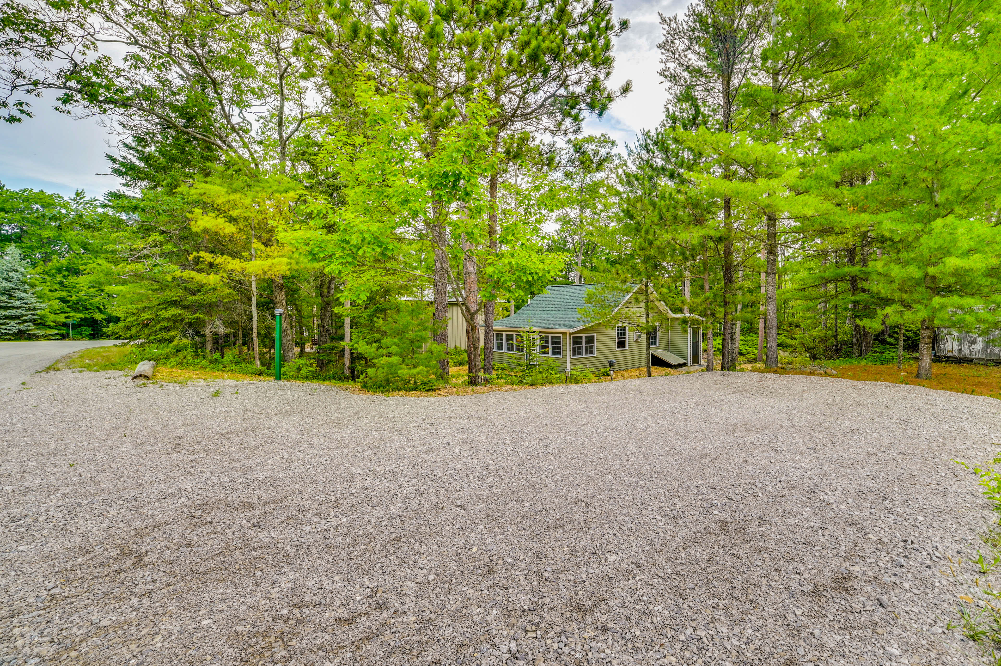 Enchanted Lake Huron Cottage w/ Beach Access!