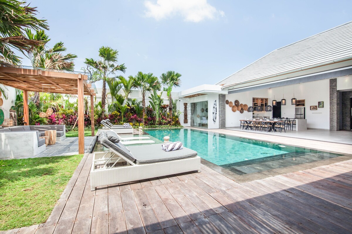 Property Image 2 - Chic 4BR Villa, 400m to Canggu Beachfront