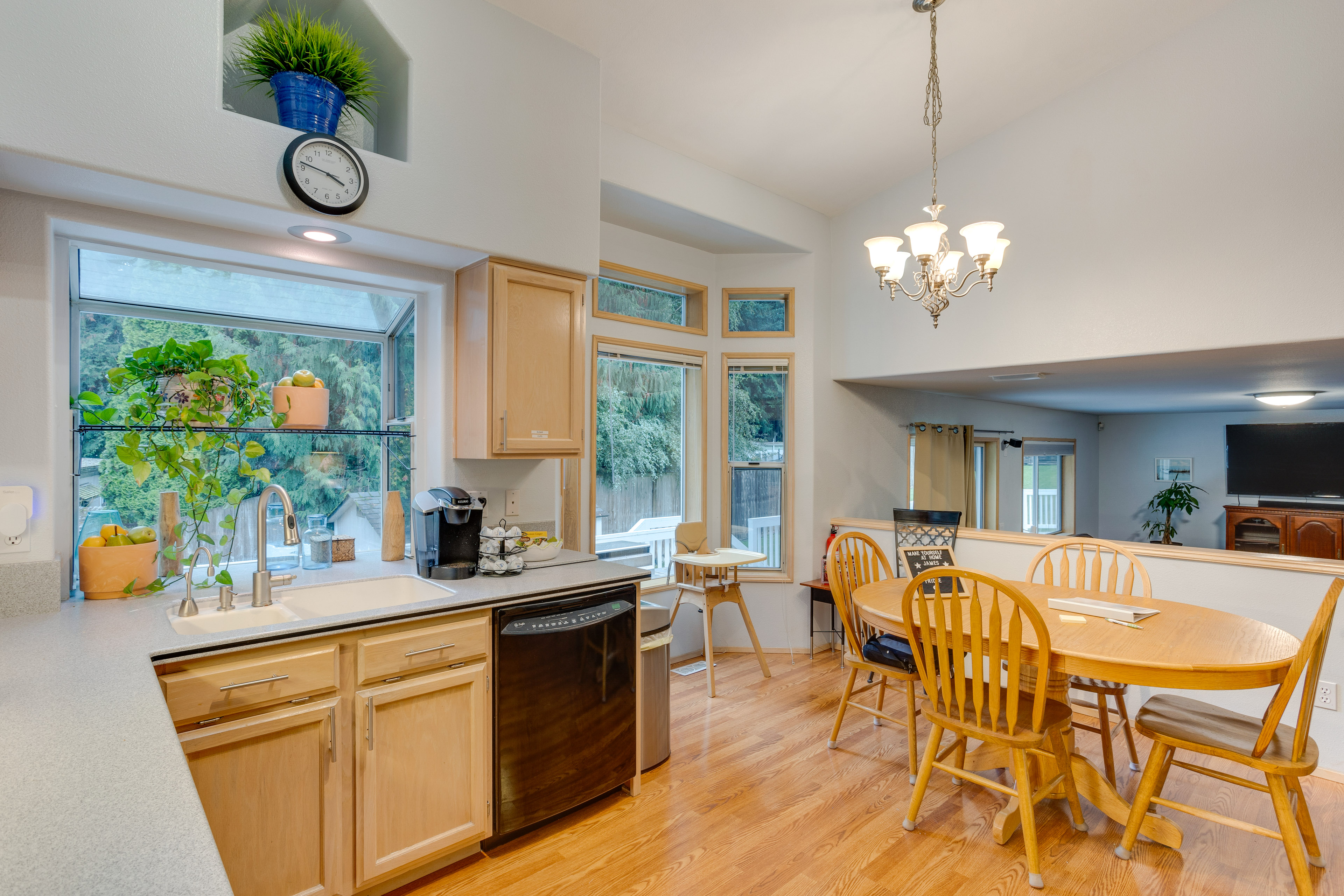 Pet & Family Friendly Bonney Lake Home: Game Room