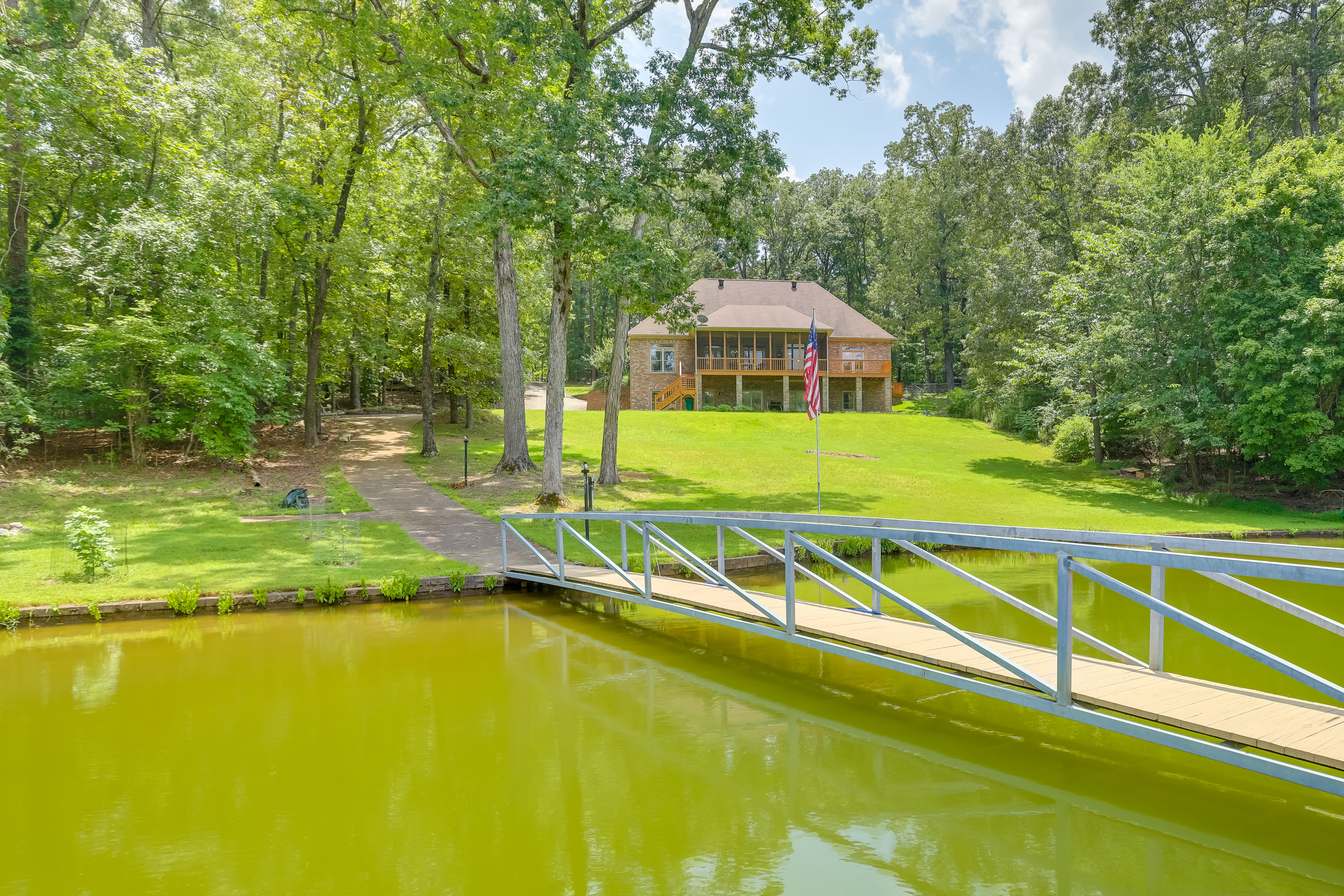 Sunny Coosa River Hideaway w/ Boat Dock & Slip!