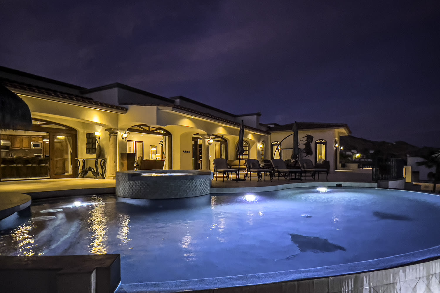 Property Image 1 - Exquisite Luxury Villa: Pool & Golf!
