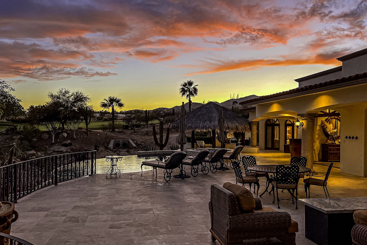 Property Image 2 - Exquisite Luxury Villa: Pool & Golf!
