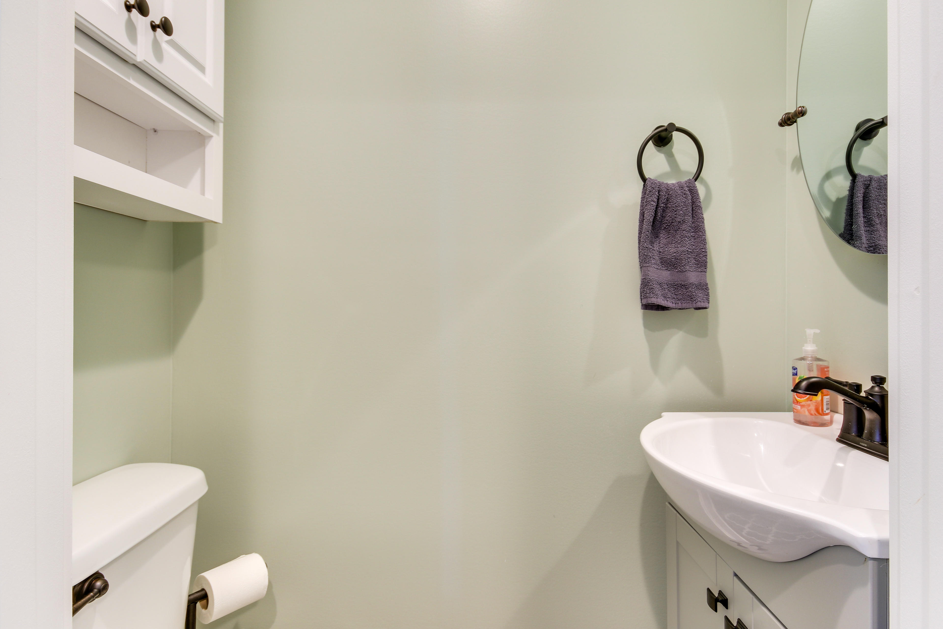 Greenwood Getaway w/ Furnished Patio & Lake View