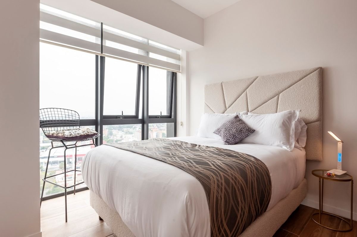 Hollywood Luxury High-Rise Rooftop Pool City Views - Stayz