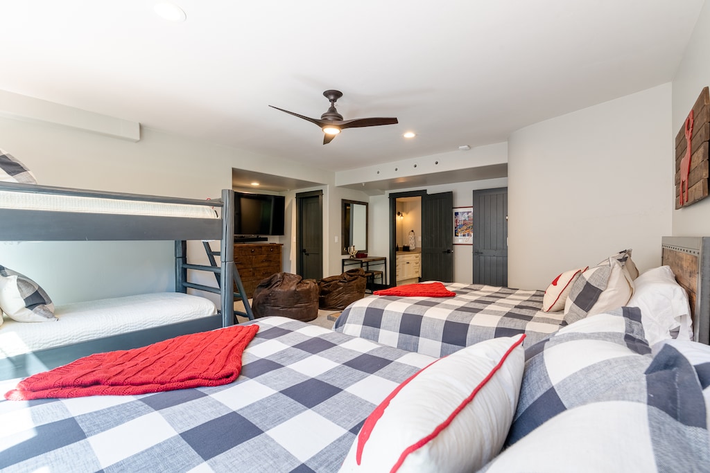 Bedroom Four - Bunk Room 2 - Winter