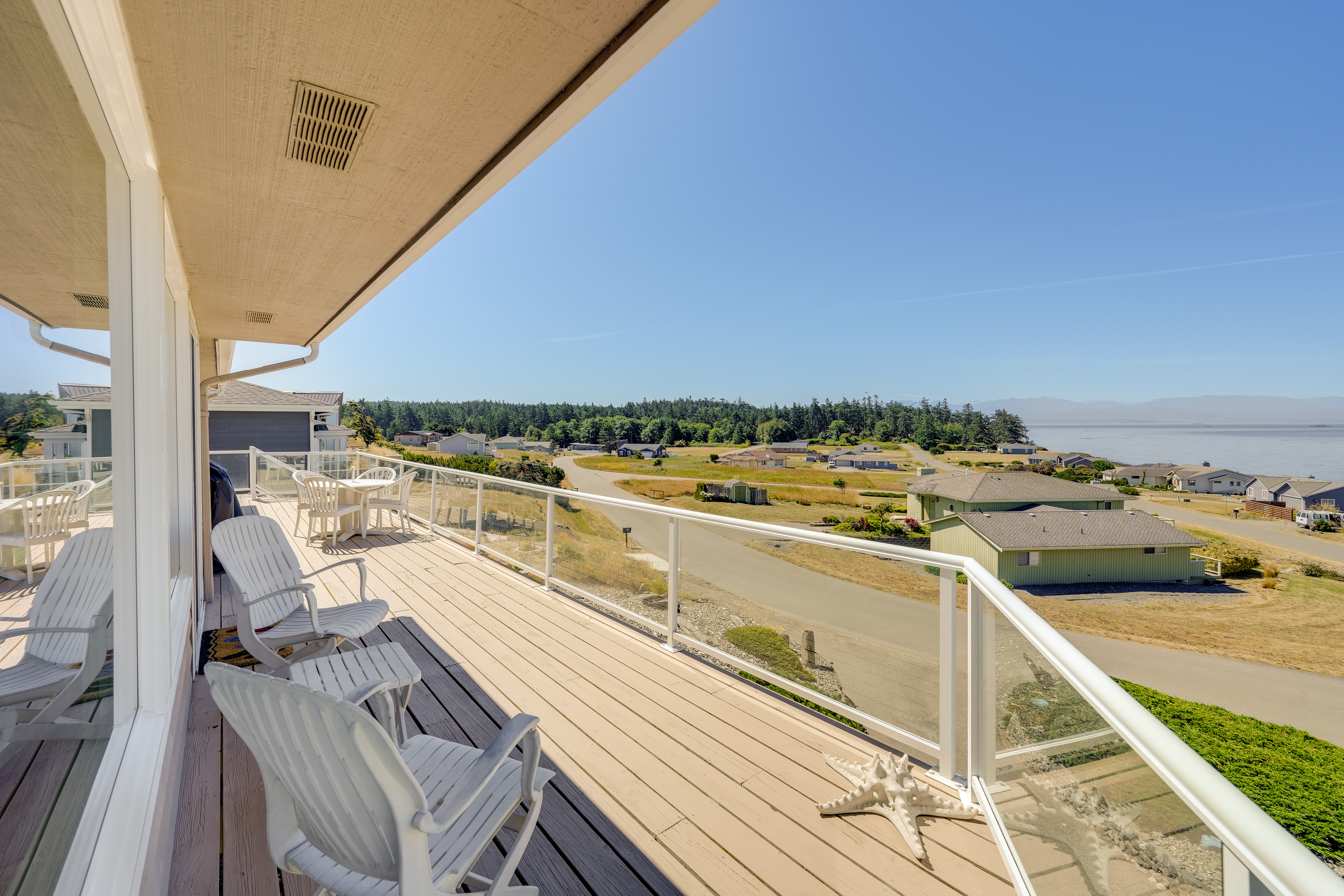 Property Image 2 - Stunning Home in Coupeville w/ Deck + Beach Access