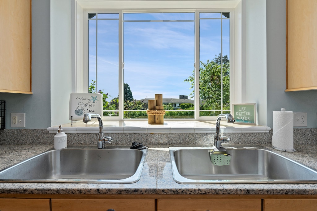 Scenic dishwashing: A kitchen sink with an incredible view