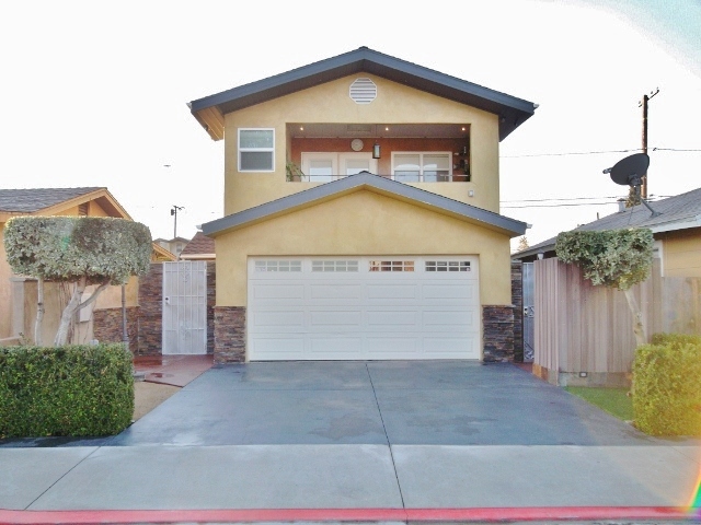 Property Image 1 - Unique Long Beach House w/ Patio, Grill & Balcony